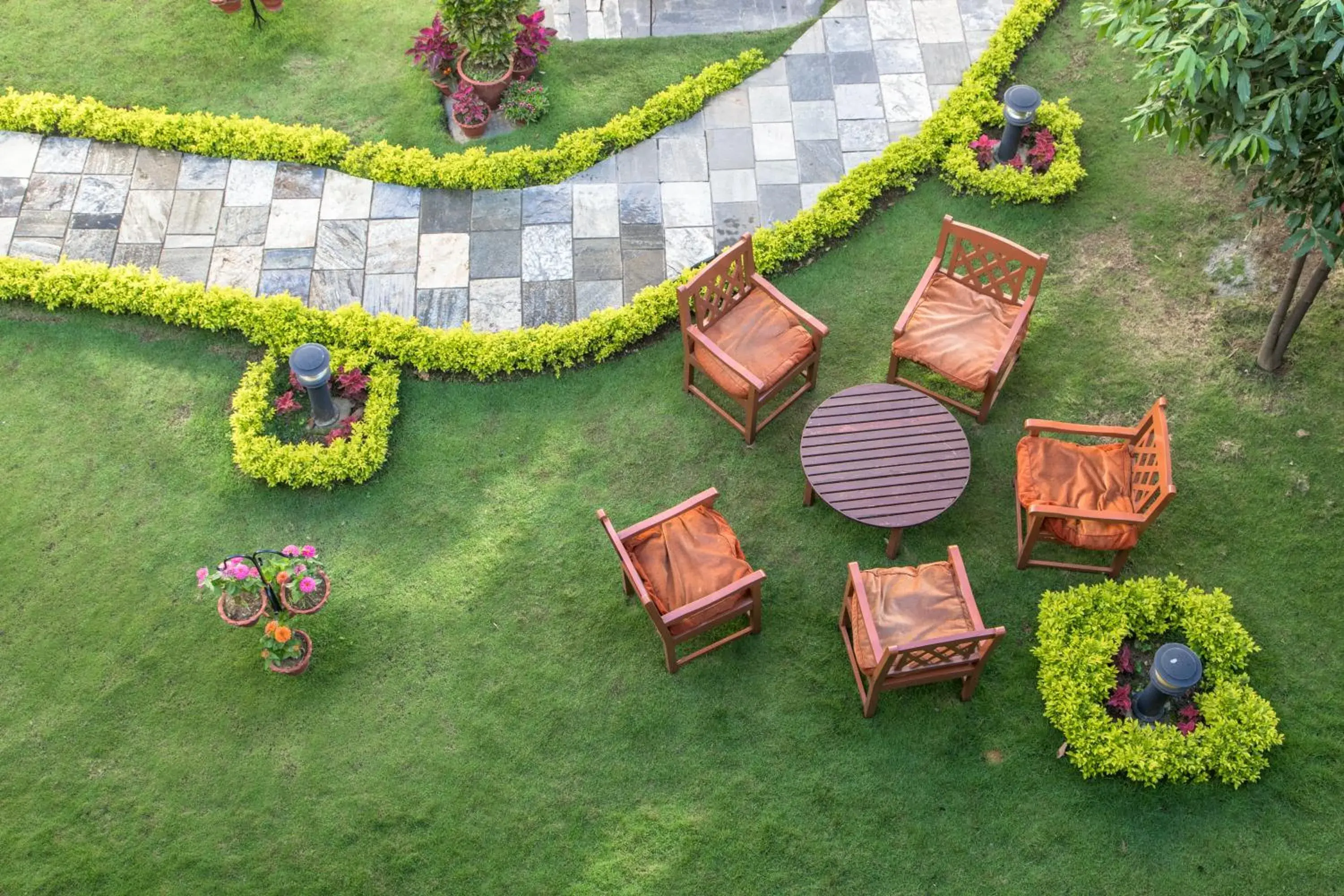 Garden in Atithi Resort & Spa