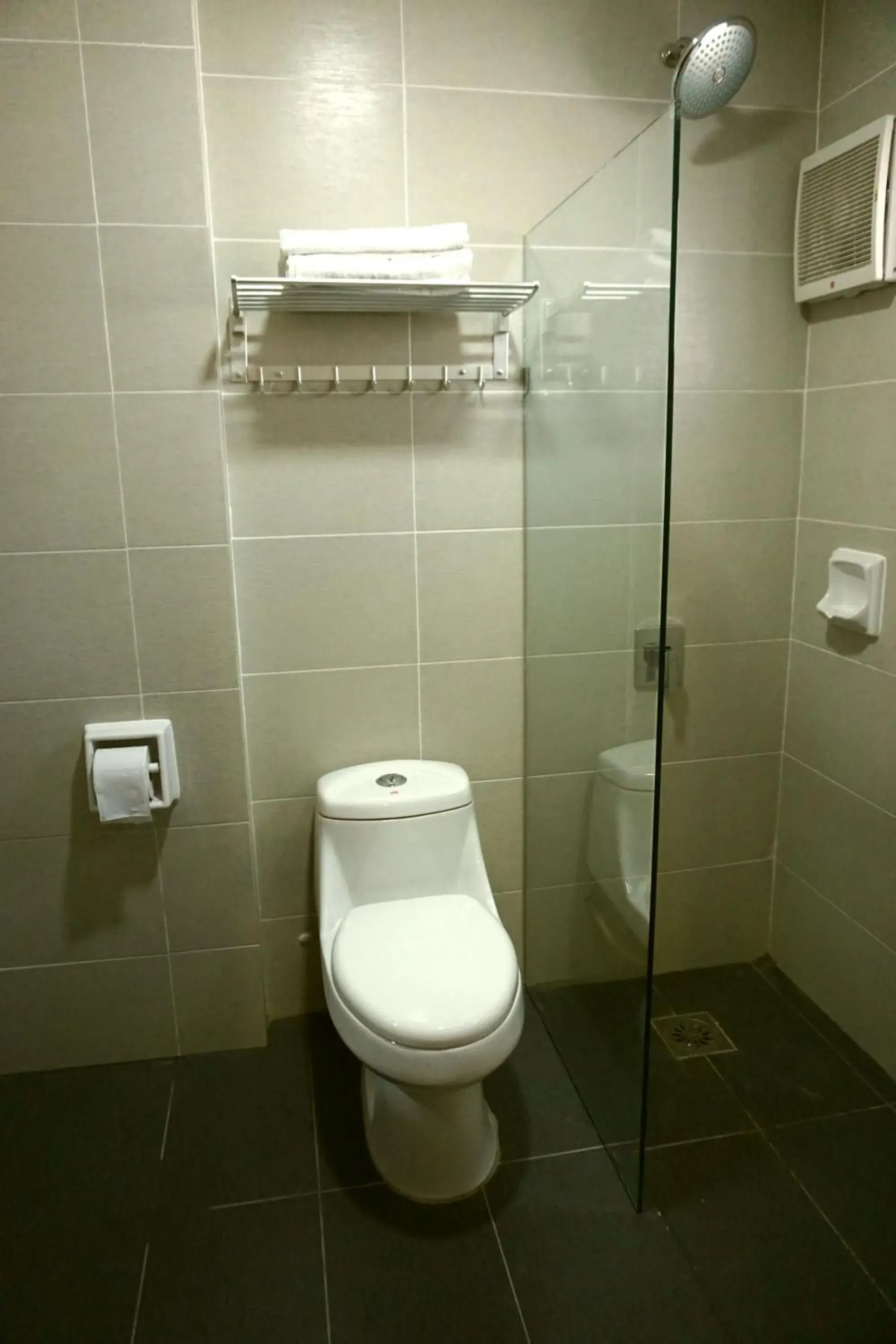 Shower, Bathroom in Yew Hotel