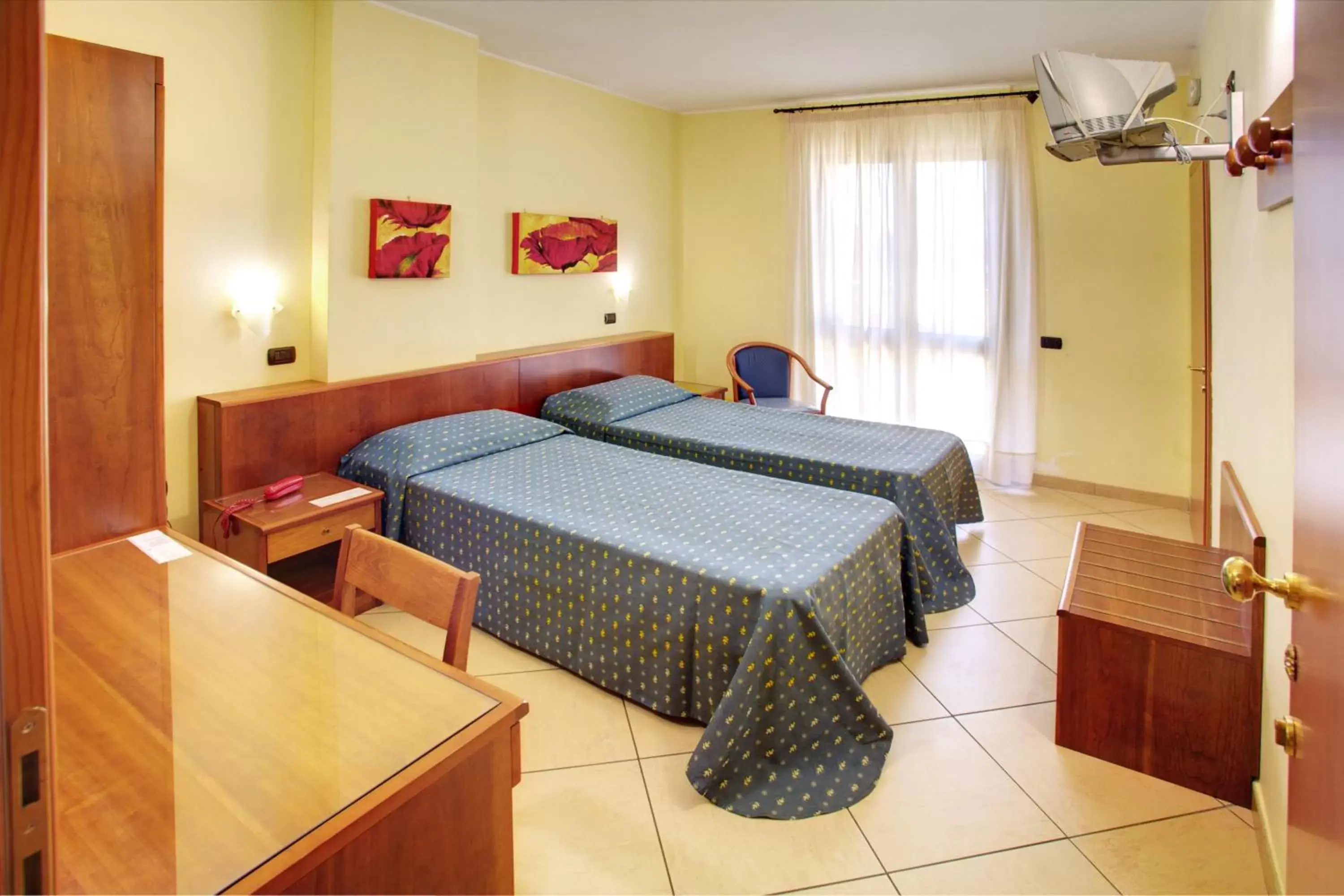 Photo of the whole room, Bed in Lo Scacciapensieri Hotel & Restaurant