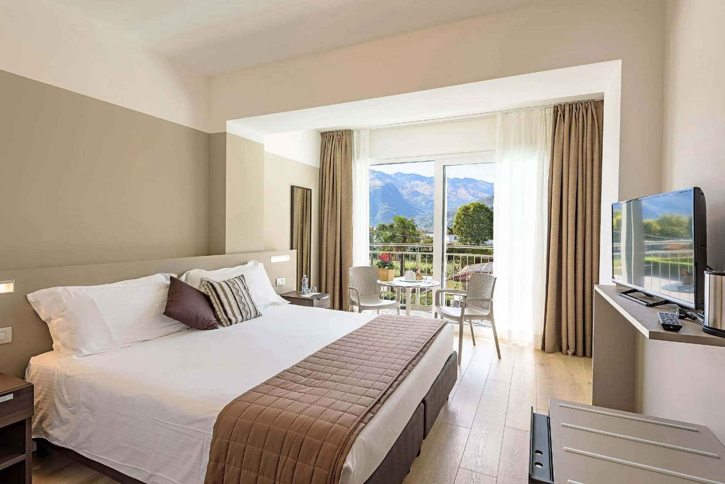 TV and multimedia, Bed in Hotel Vischi