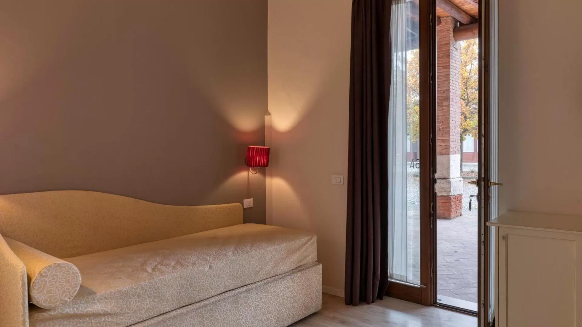 Property building, Bed in Cascina Volta