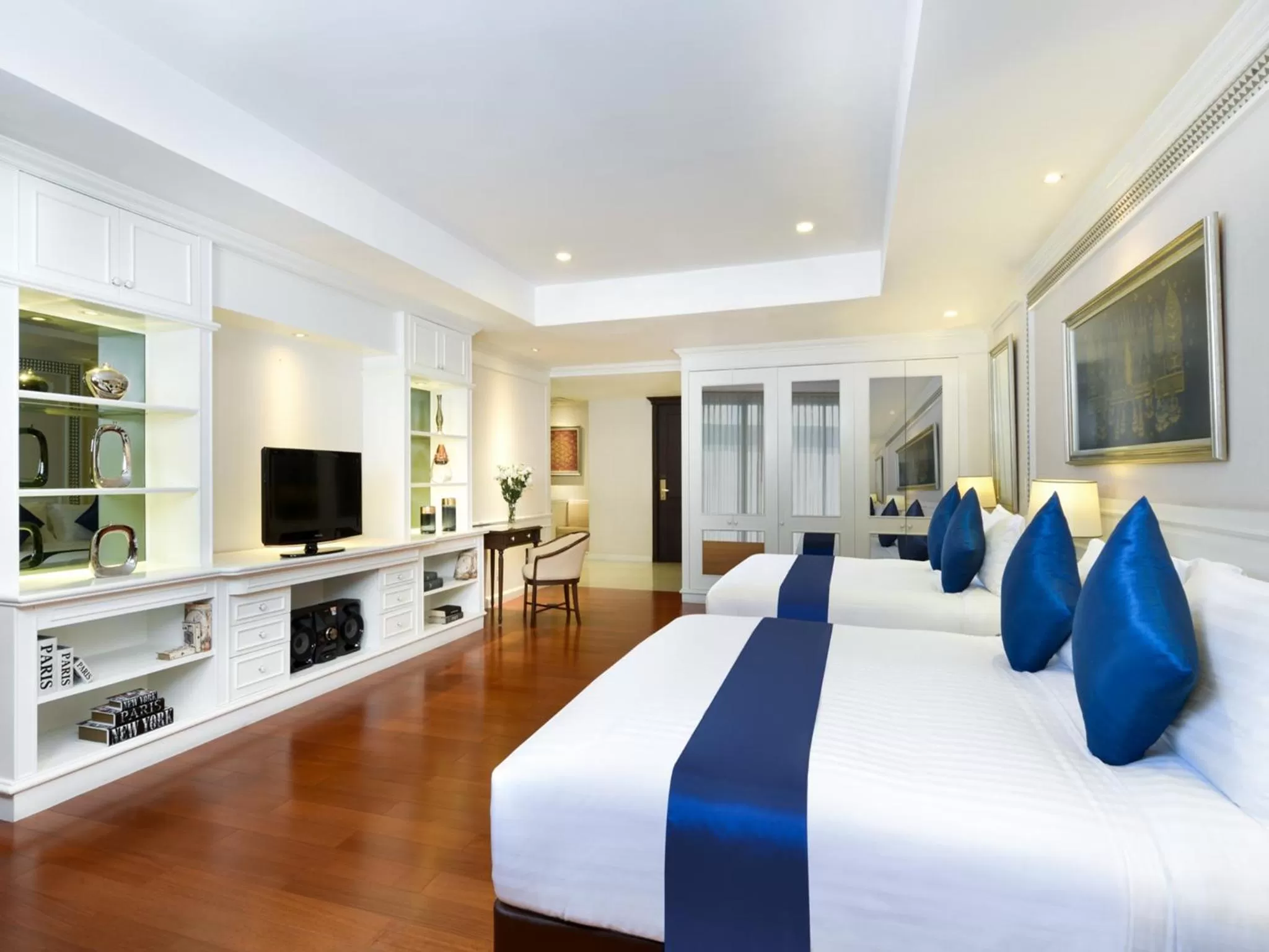 Family Room with River View in Centre Point Silom