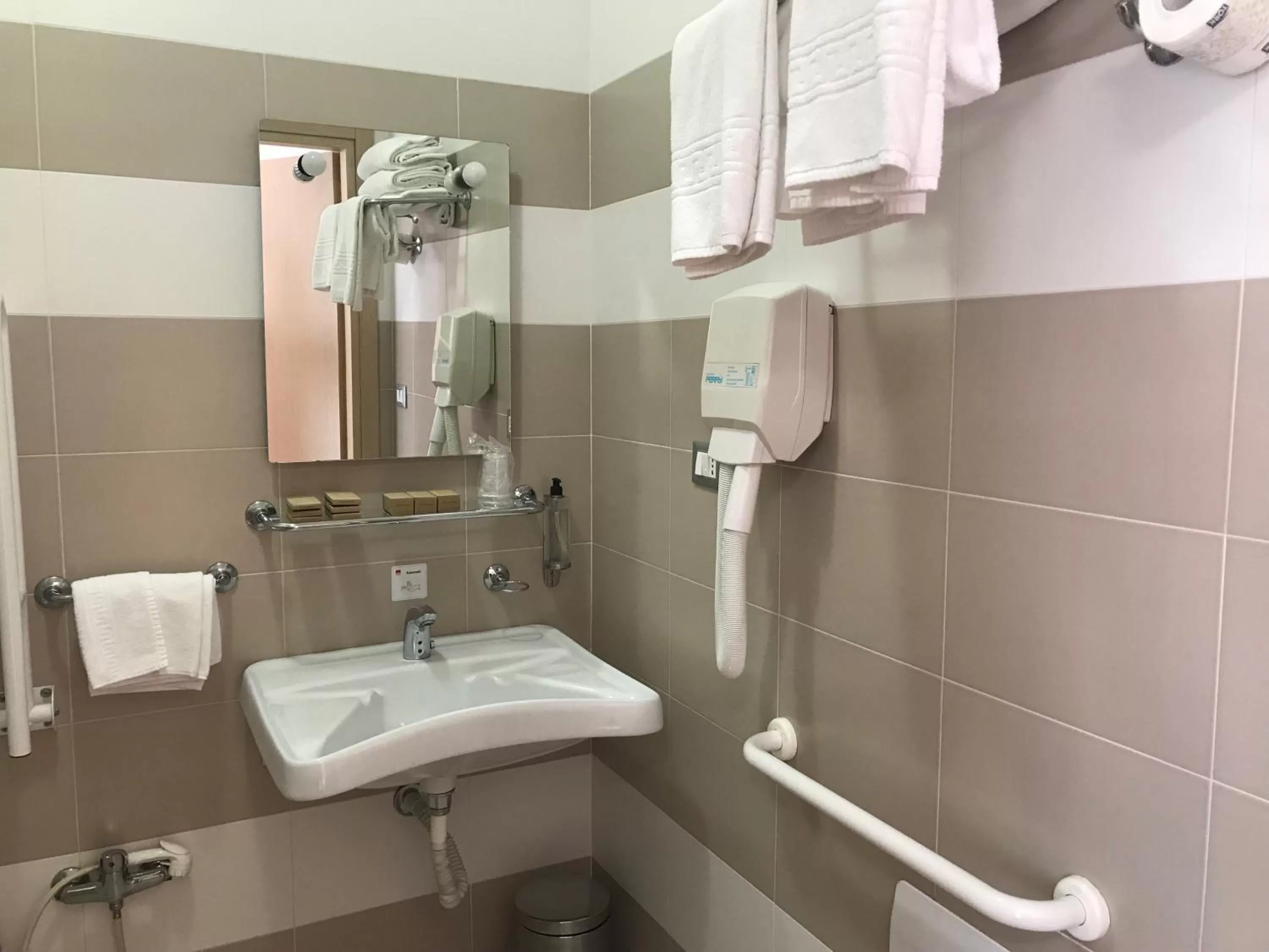 Bathroom in Rosso Di Sera