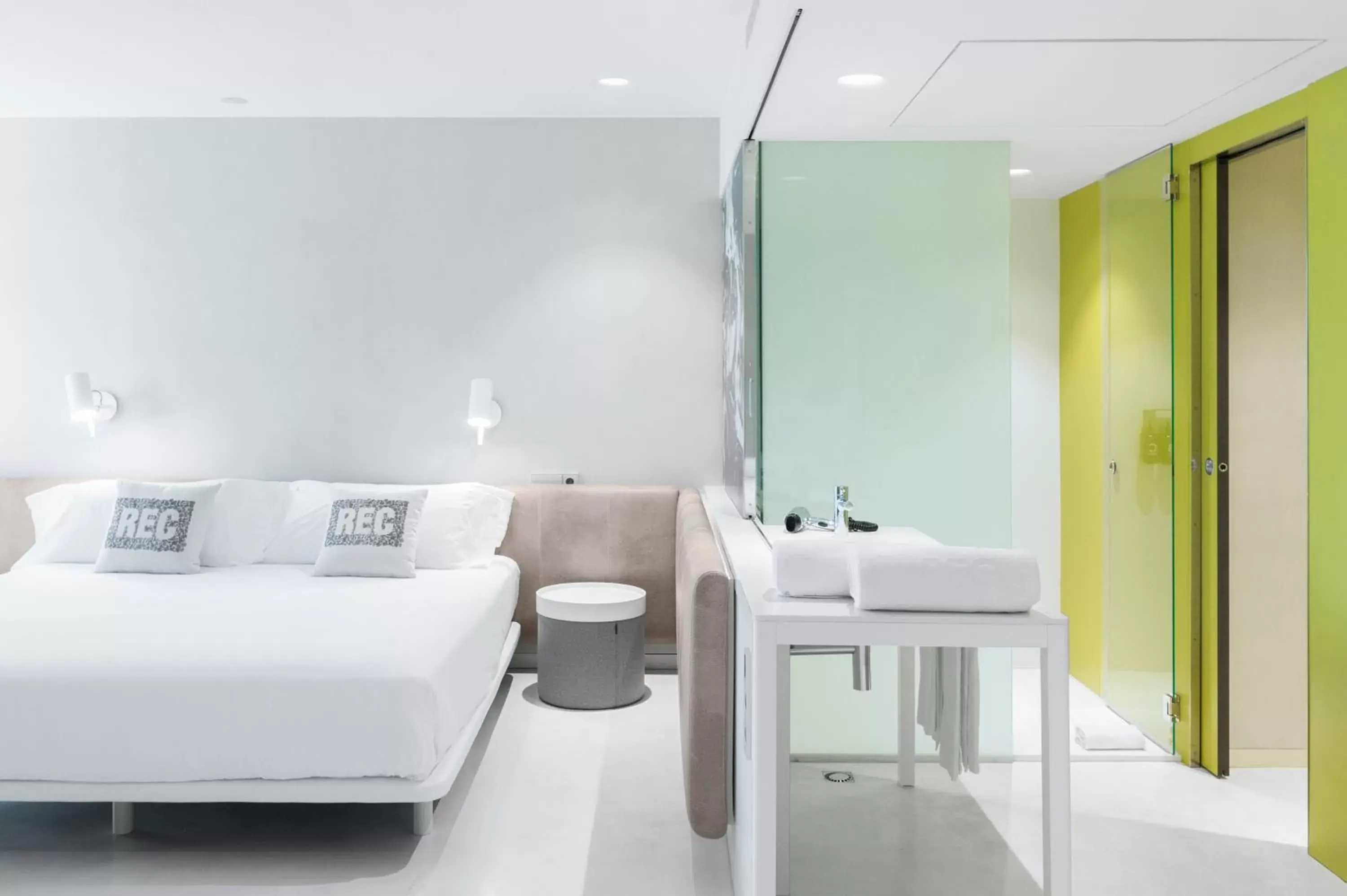 Photo of the whole room, Bathroom in Hotel Rec Barcelona - Adults Only