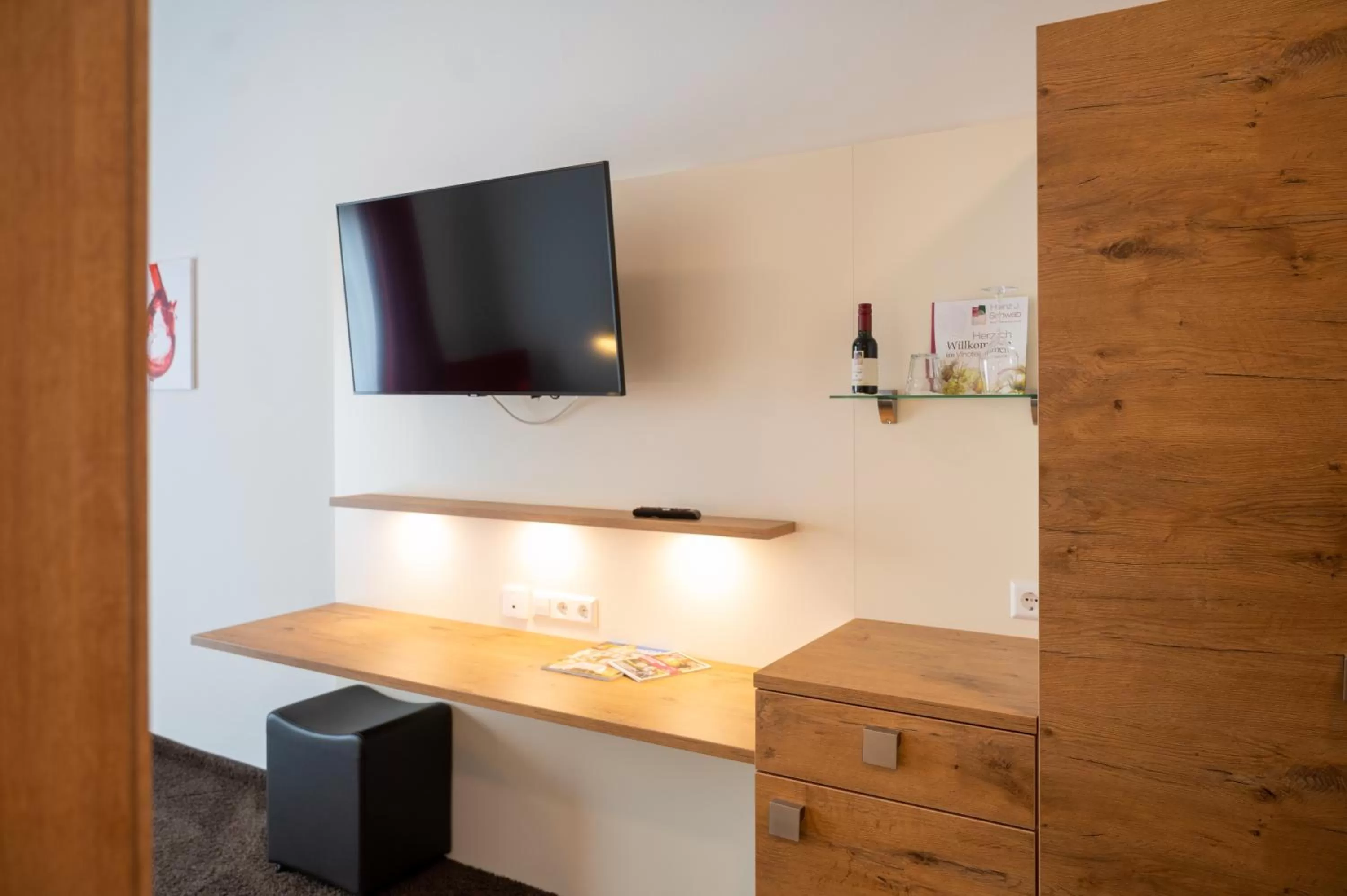 TV and multimedia in Vinotel Heinz J. Schwab