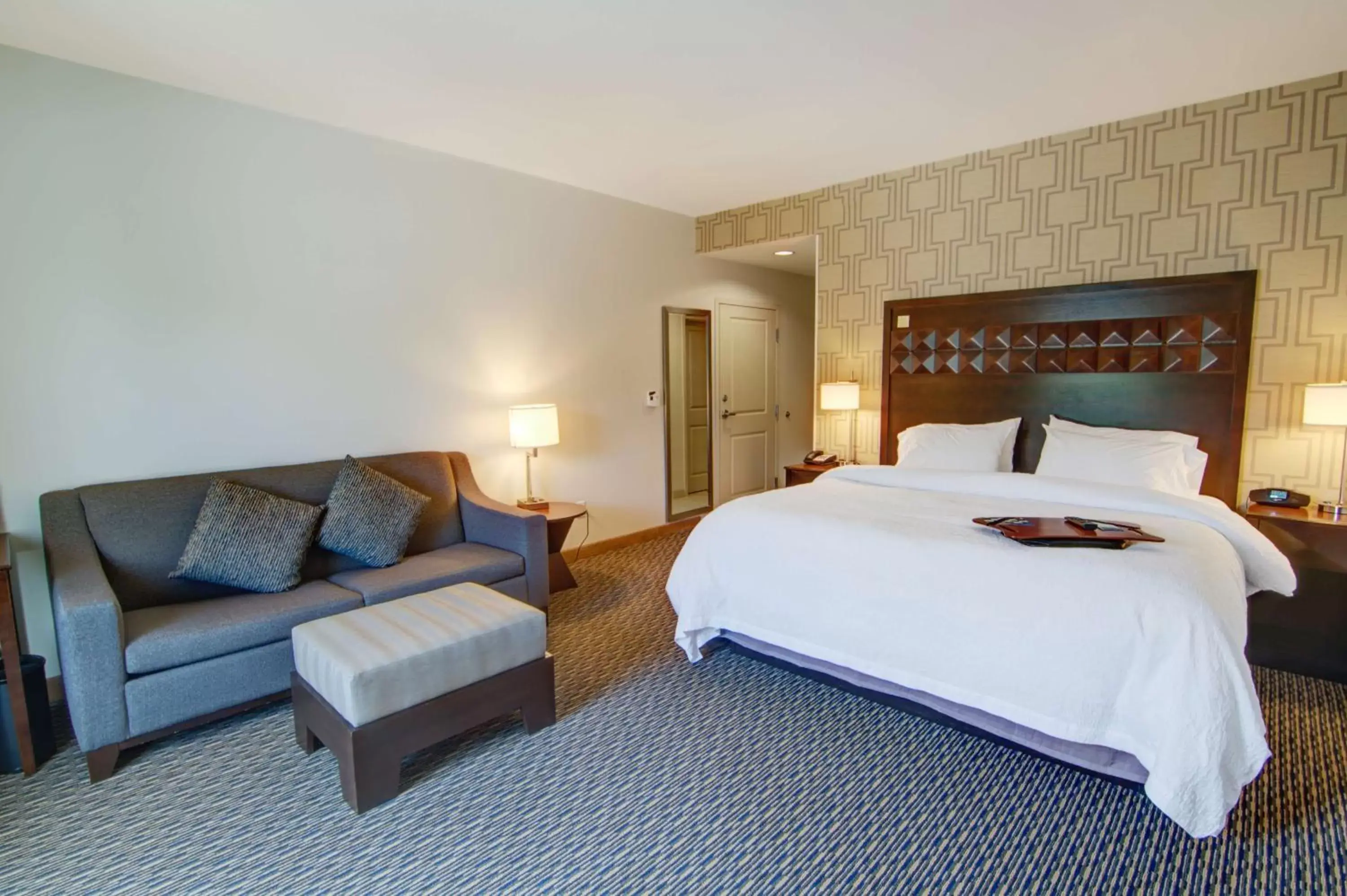 Bed in Hampton Inn and Suites Trophy Club - Fort Worth North