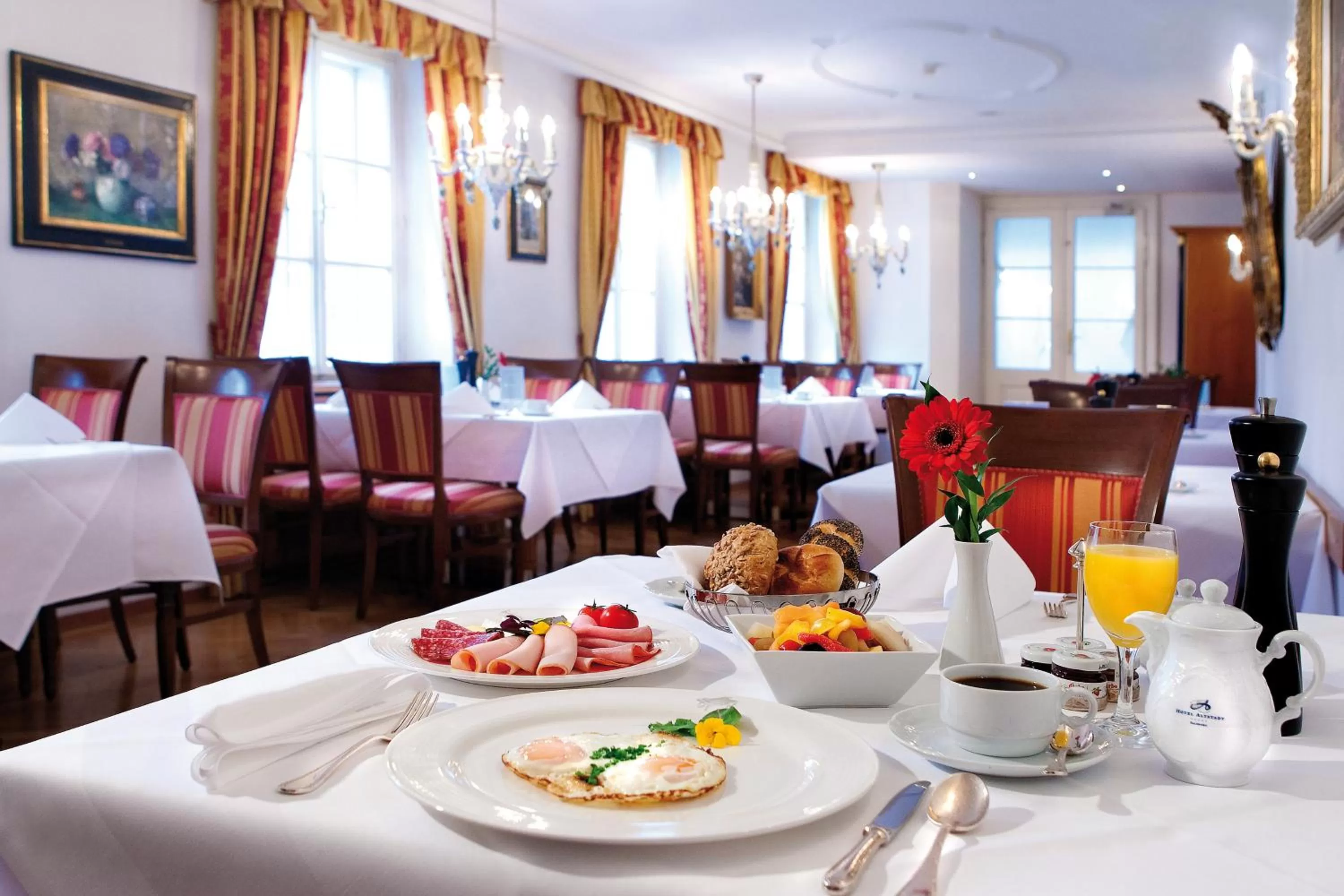 Restaurant/places to eat in Radisson Blu Hotel Altstadt