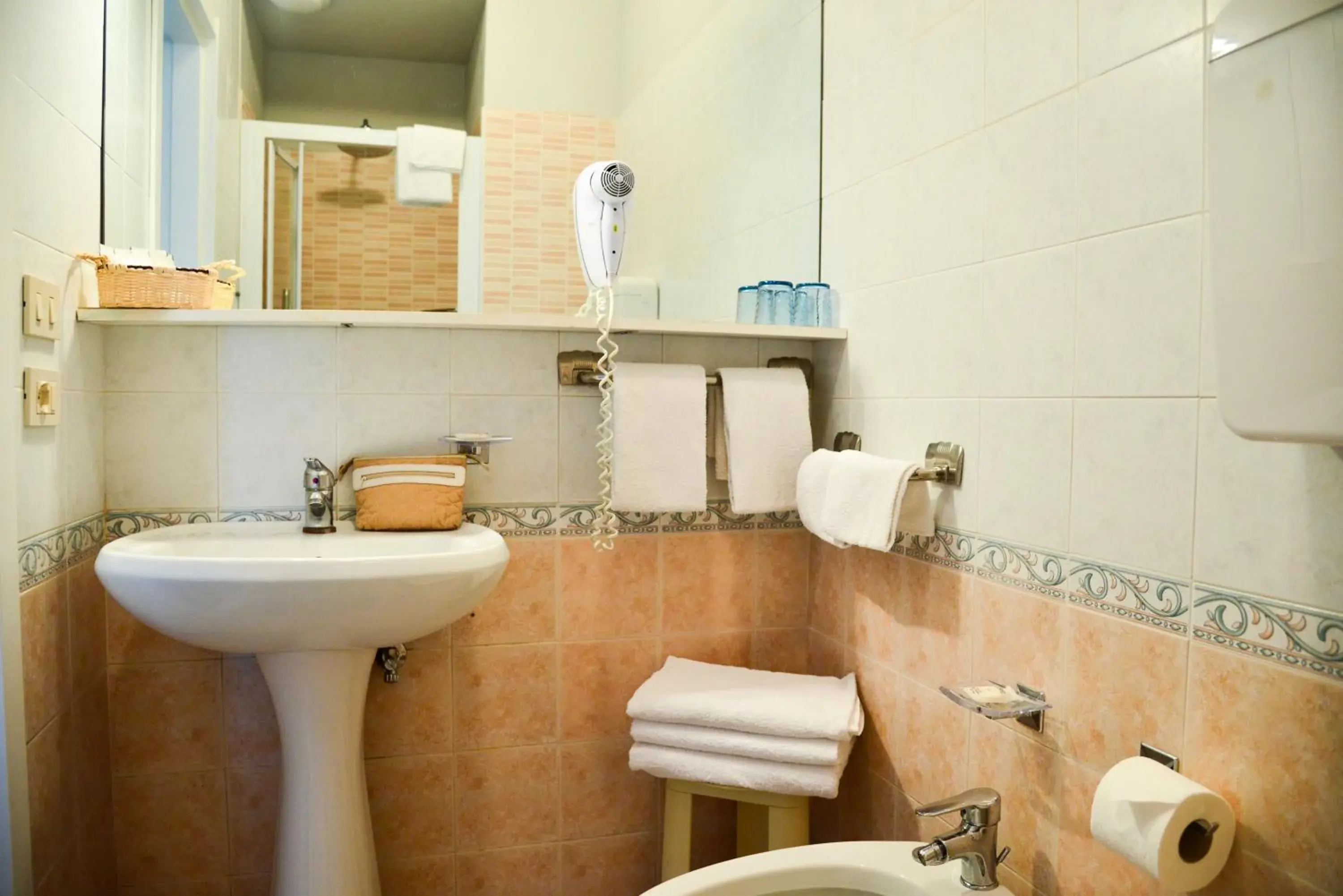 Toilet, Bathroom in Hotel Domingo