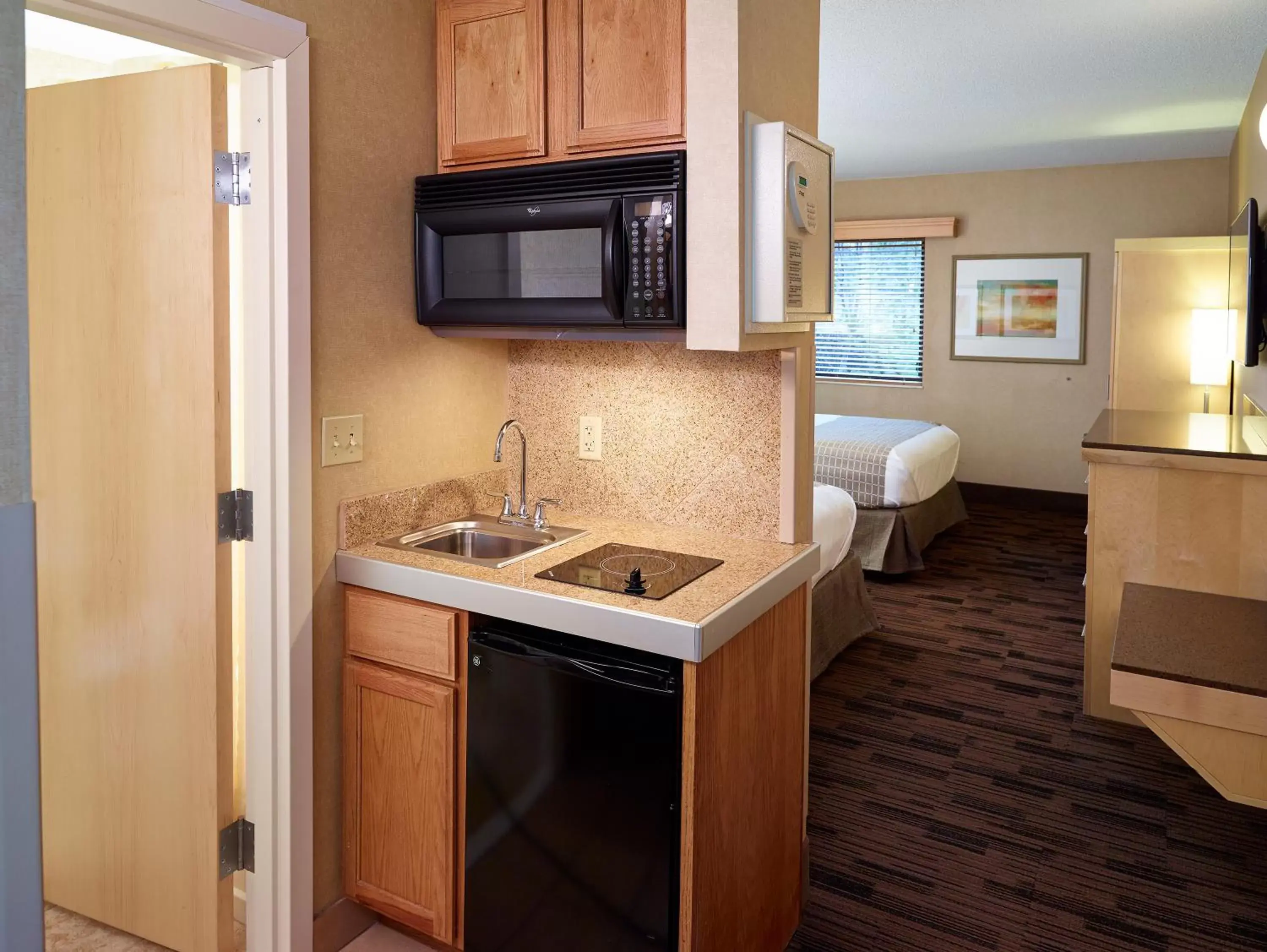 Kitchen or kitchenette, Kitchen/Kitchenette in LivINN Hotel Cincinnati North/ Sharonville