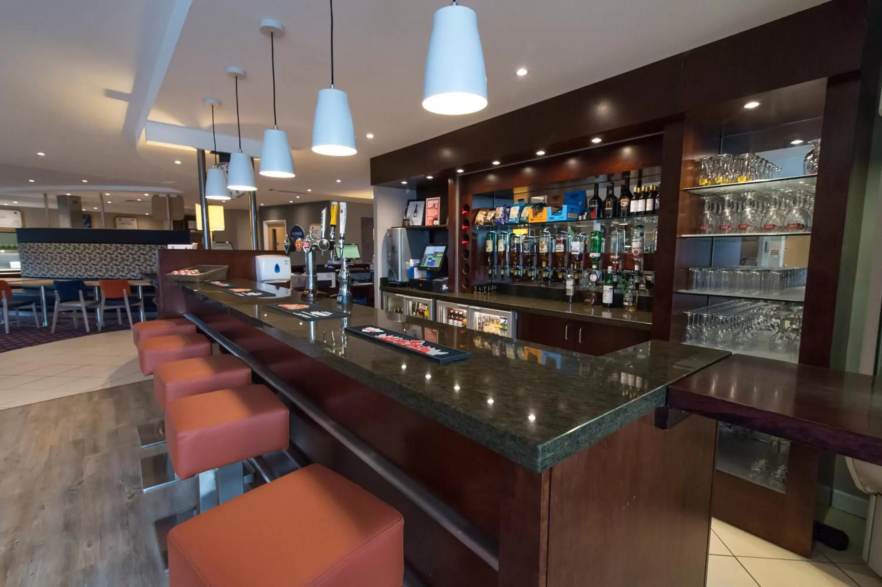 Lounge or bar, Lounge/Bar in Holiday Inn Express Dunfermline, an IHG Hotel
