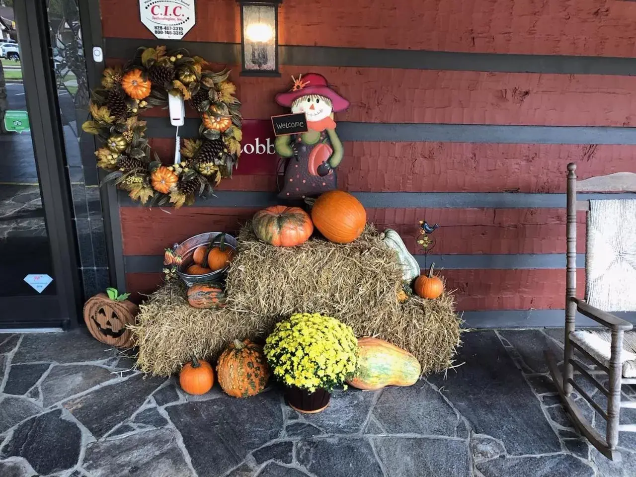 Decorative detail in Great Smokies Inn - Cherokee