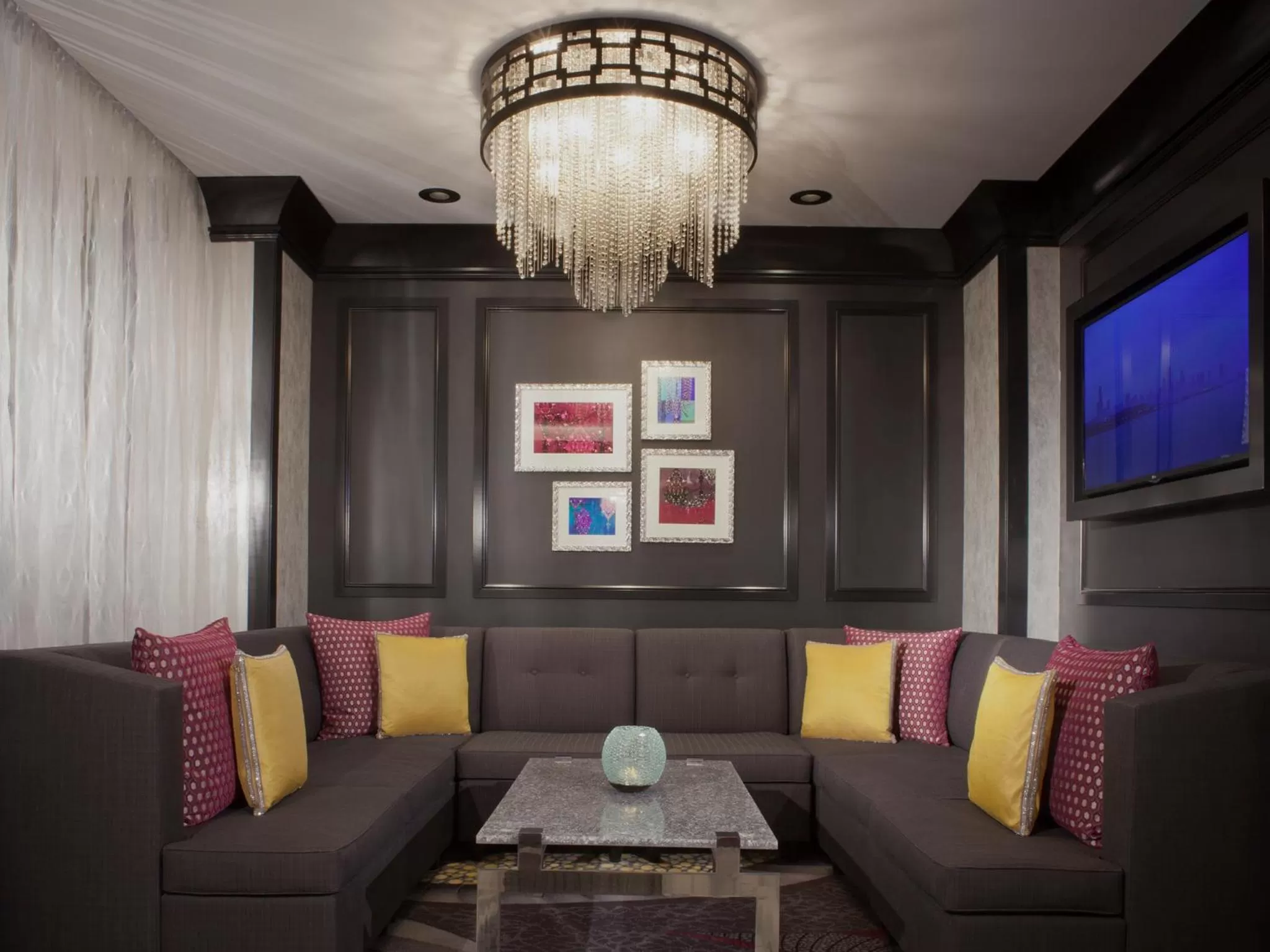 Lounge or bar in Silversmith Hotel Chicago Downtown