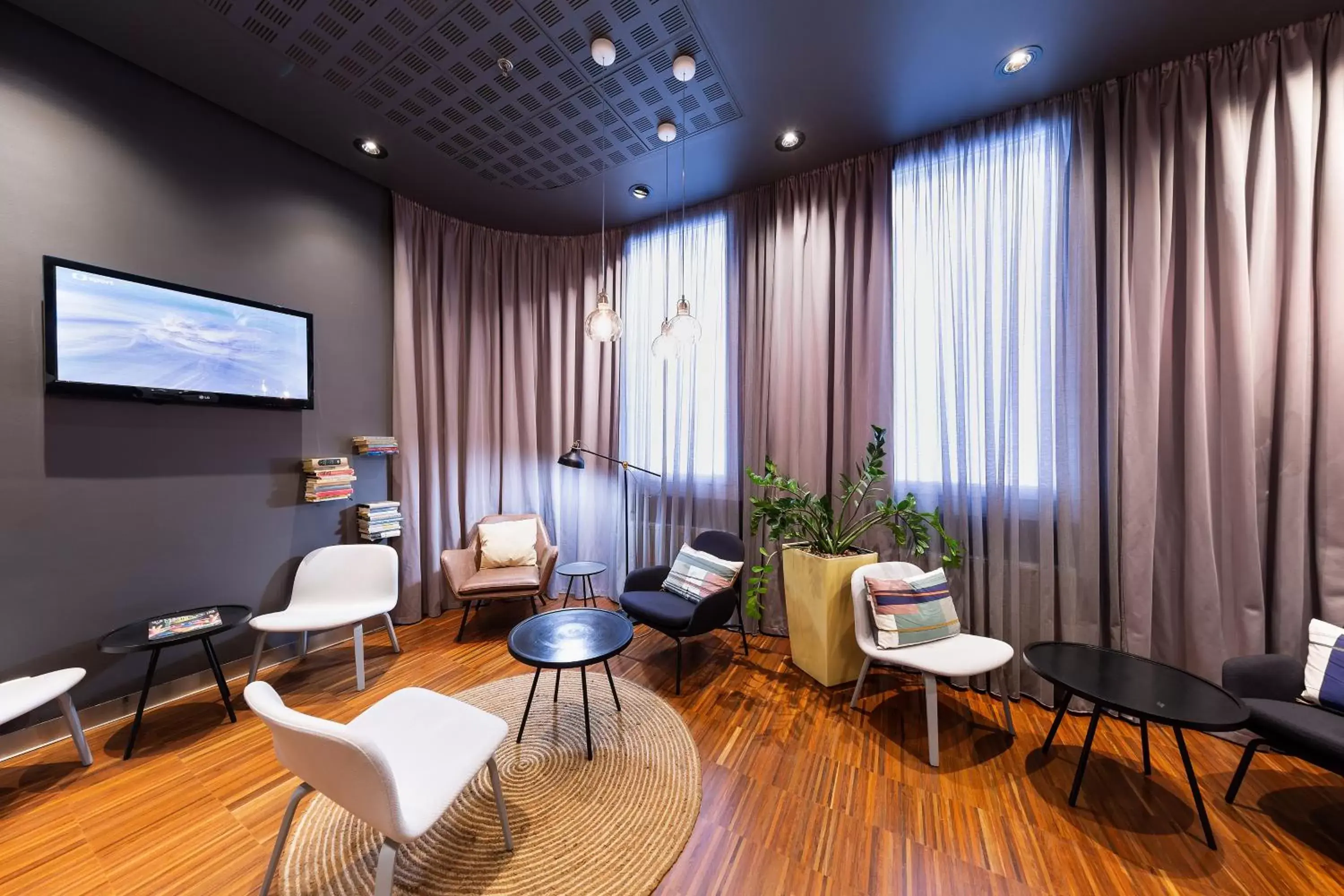 Lounge or bar, TV/Entertainment Center in Ibis Praha Old Town
