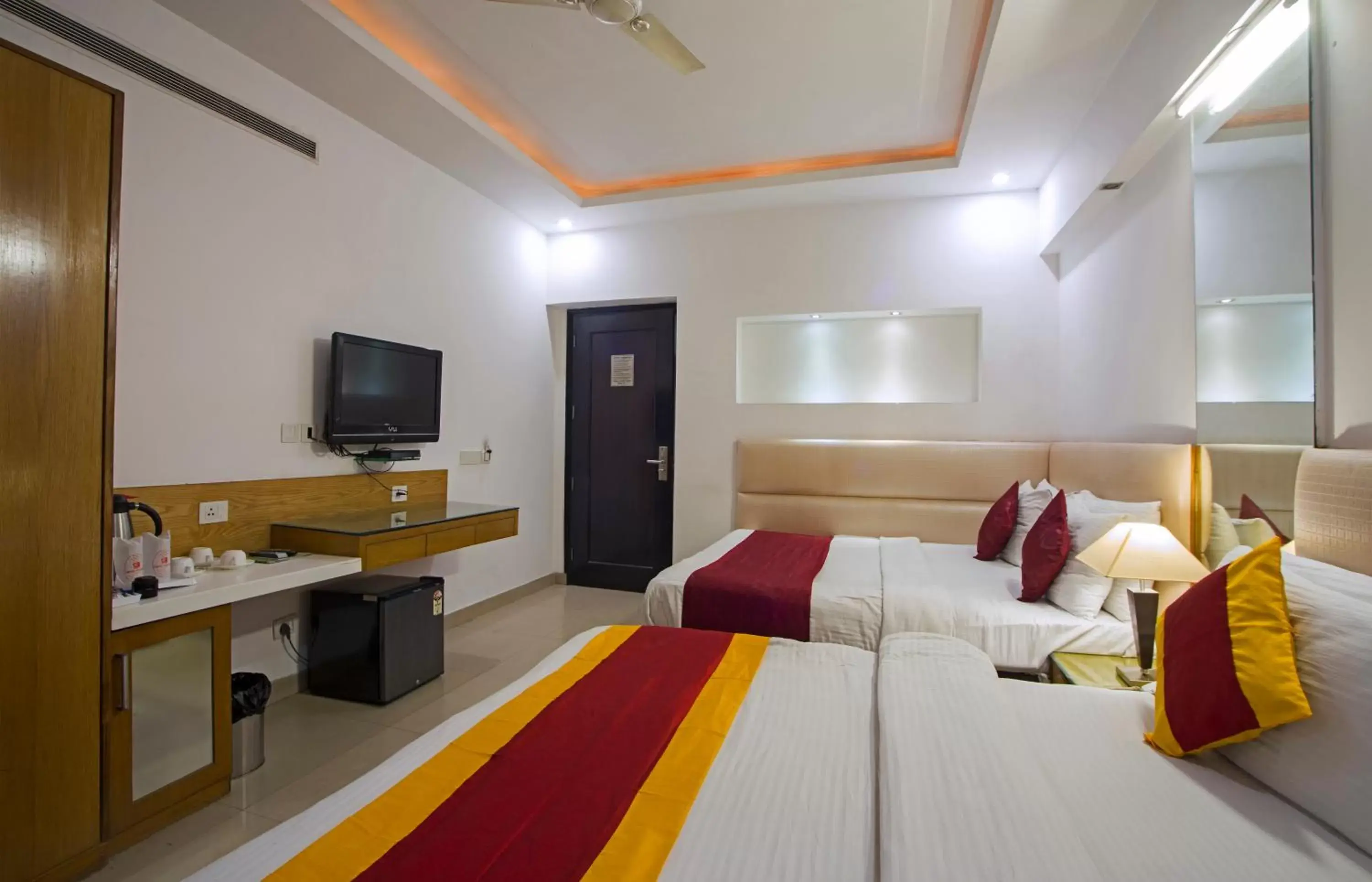 Communal lounge/ TV room, Bed in Hotel Krishna - By RCG Hotels