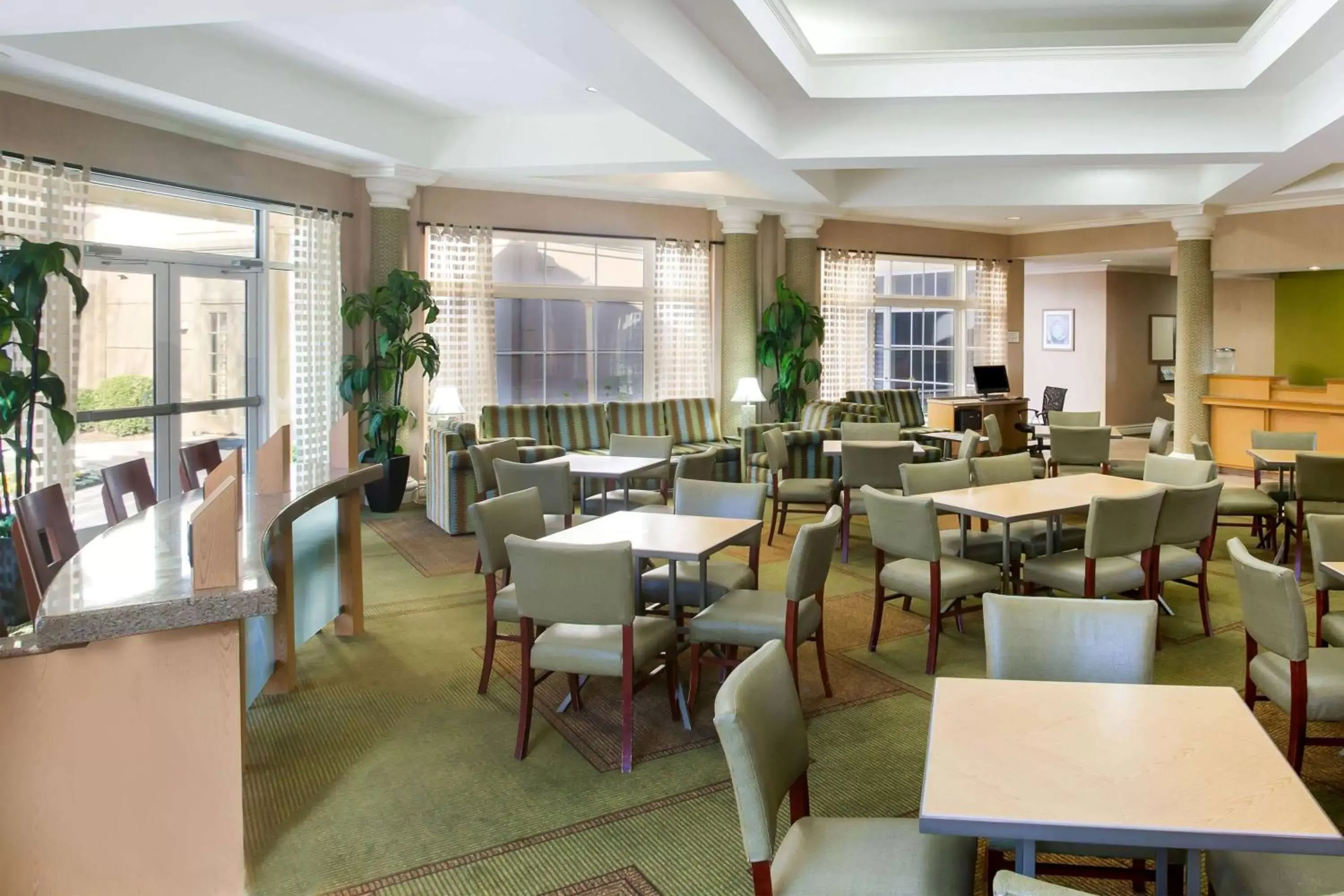 Lobby or reception, Restaurant/Places to Eat in La Quinta by Wyndham Austin Southwest