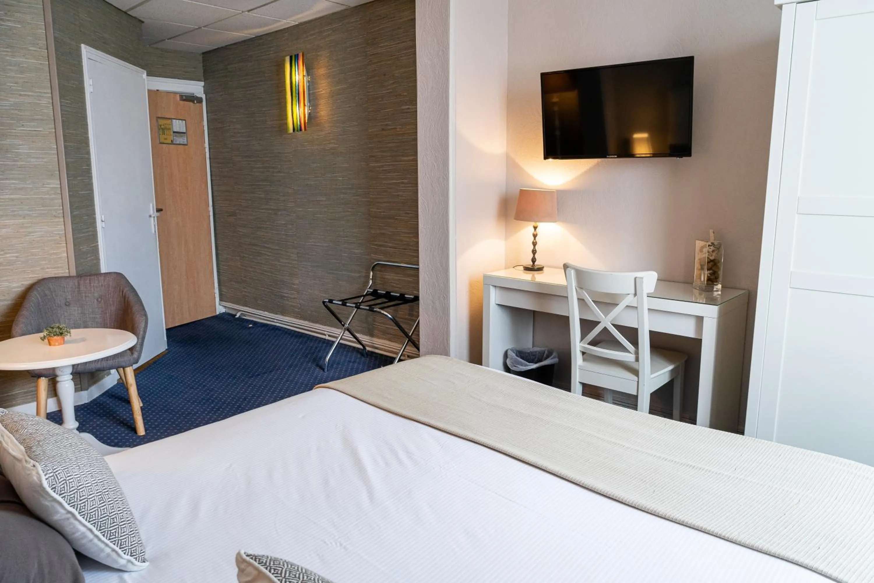 Bed in Cit'Hotel Normandy Hotel Pornichet La Baule