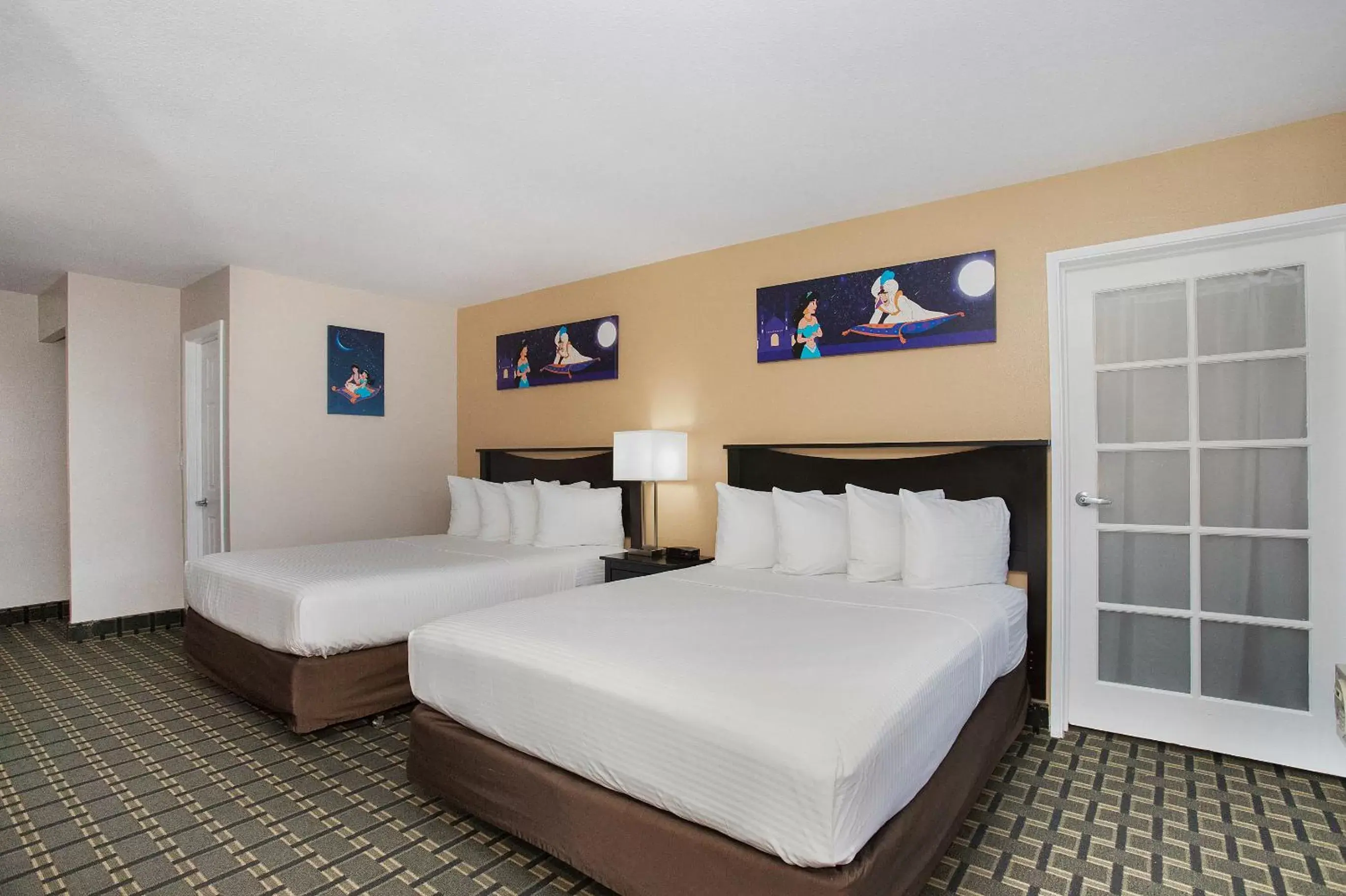 Photo of the whole room, Bed in Stanford Inn & Suites Anaheim