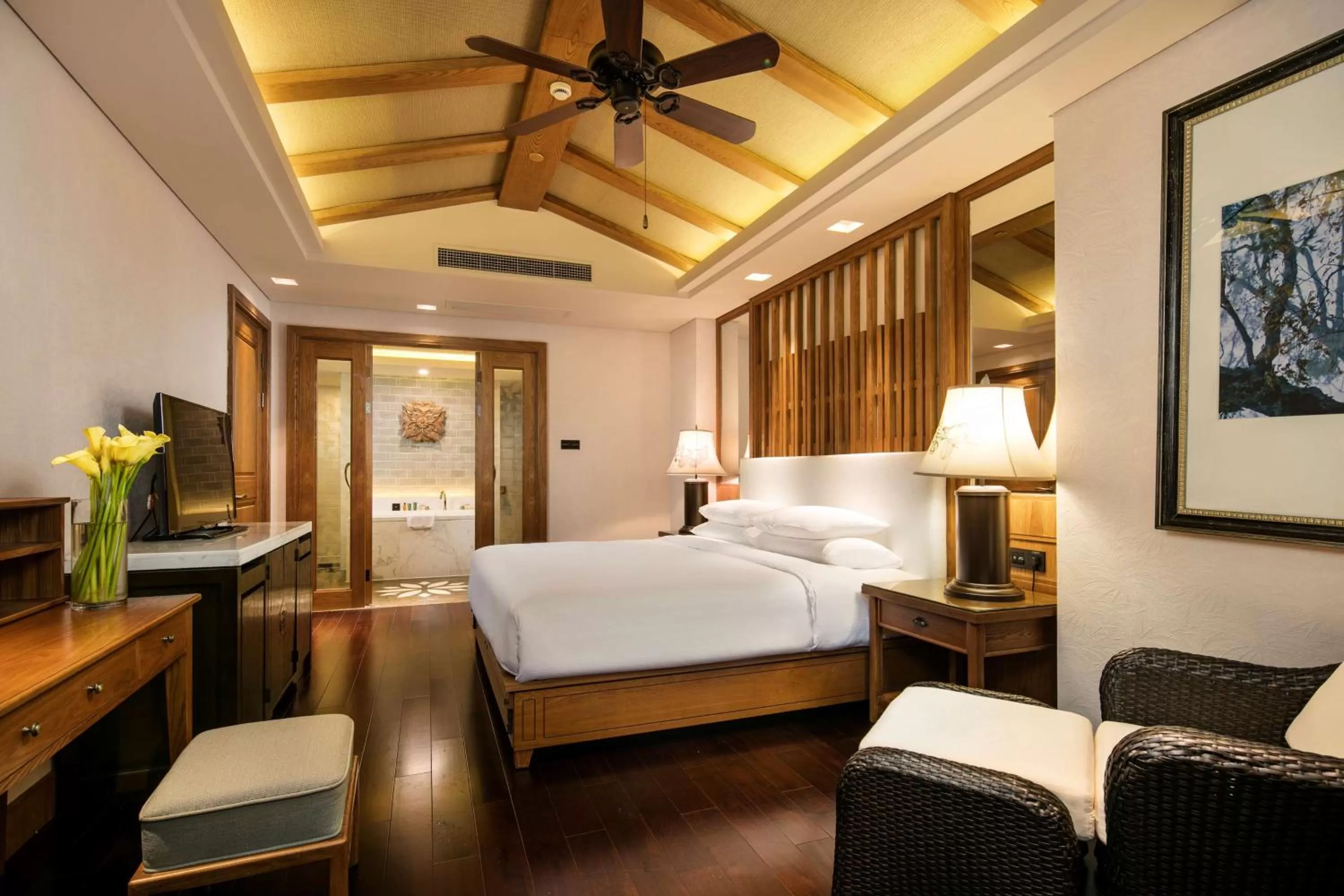 Bathroom, Bed in Hilton Sanqingshan Resort