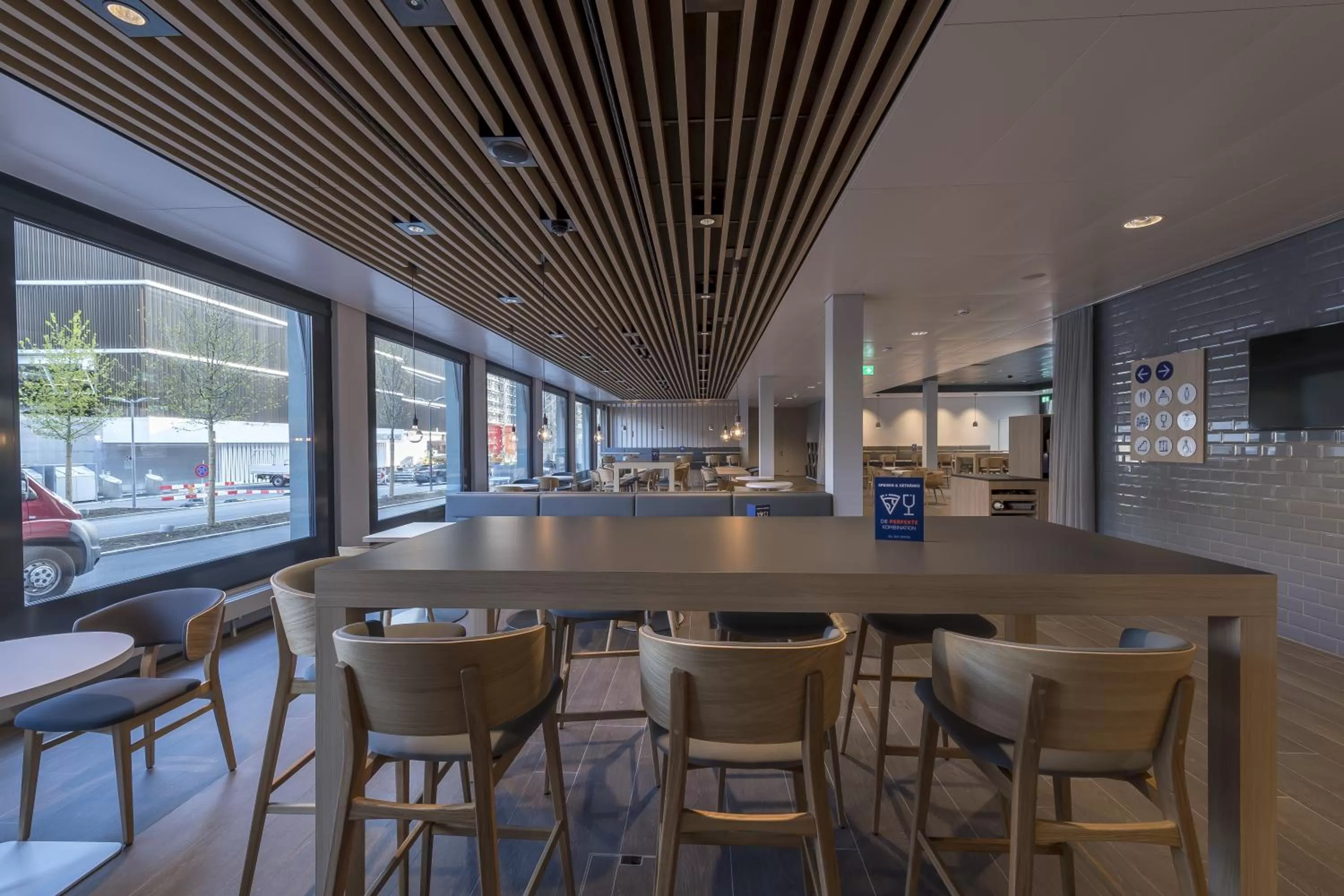 Restaurant/places to eat in Holiday Inn Express - Luzern - Kriens by IHG