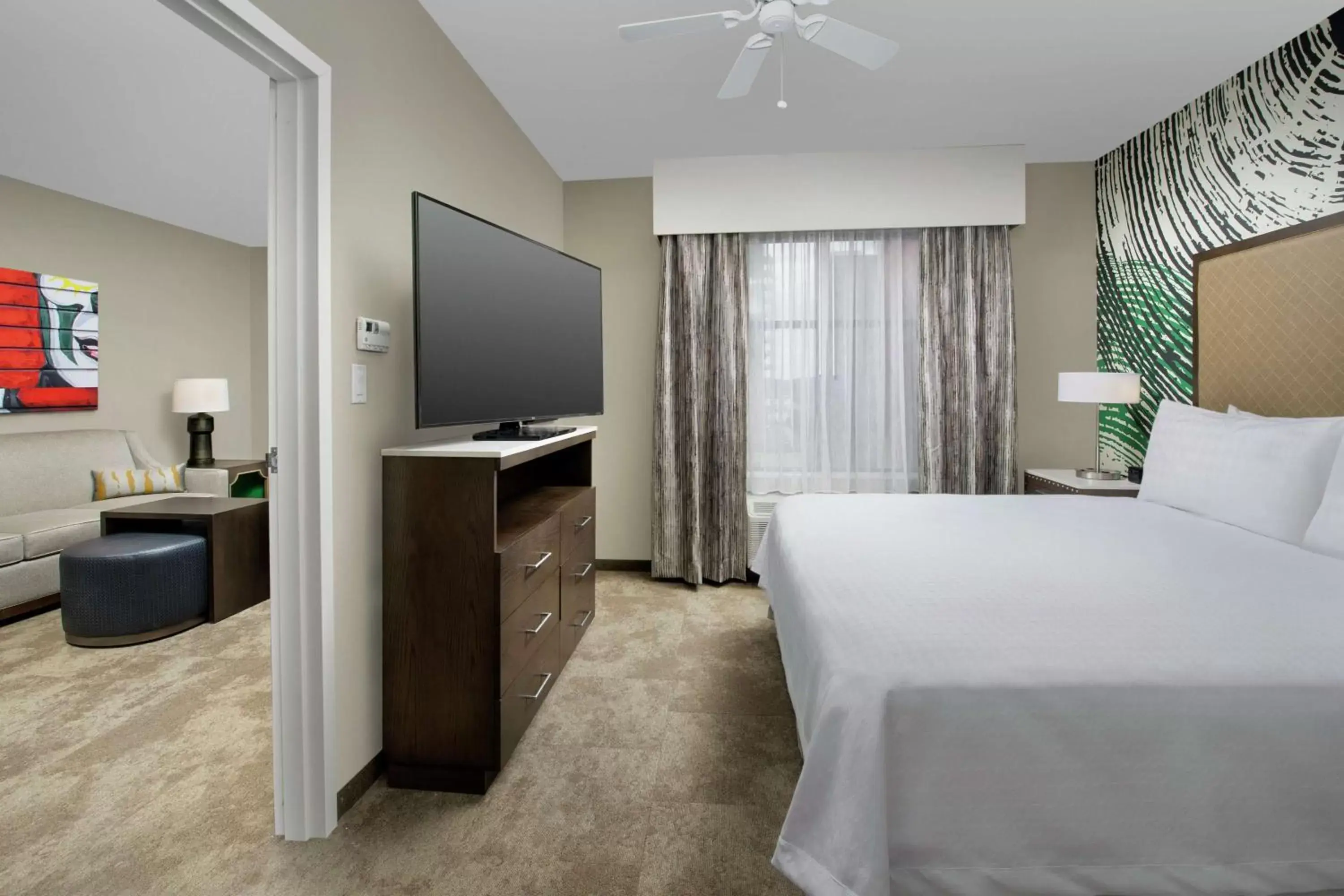 Bedroom, TV/Entertainment Center in Homewood Suites by Hilton Austin Downtown