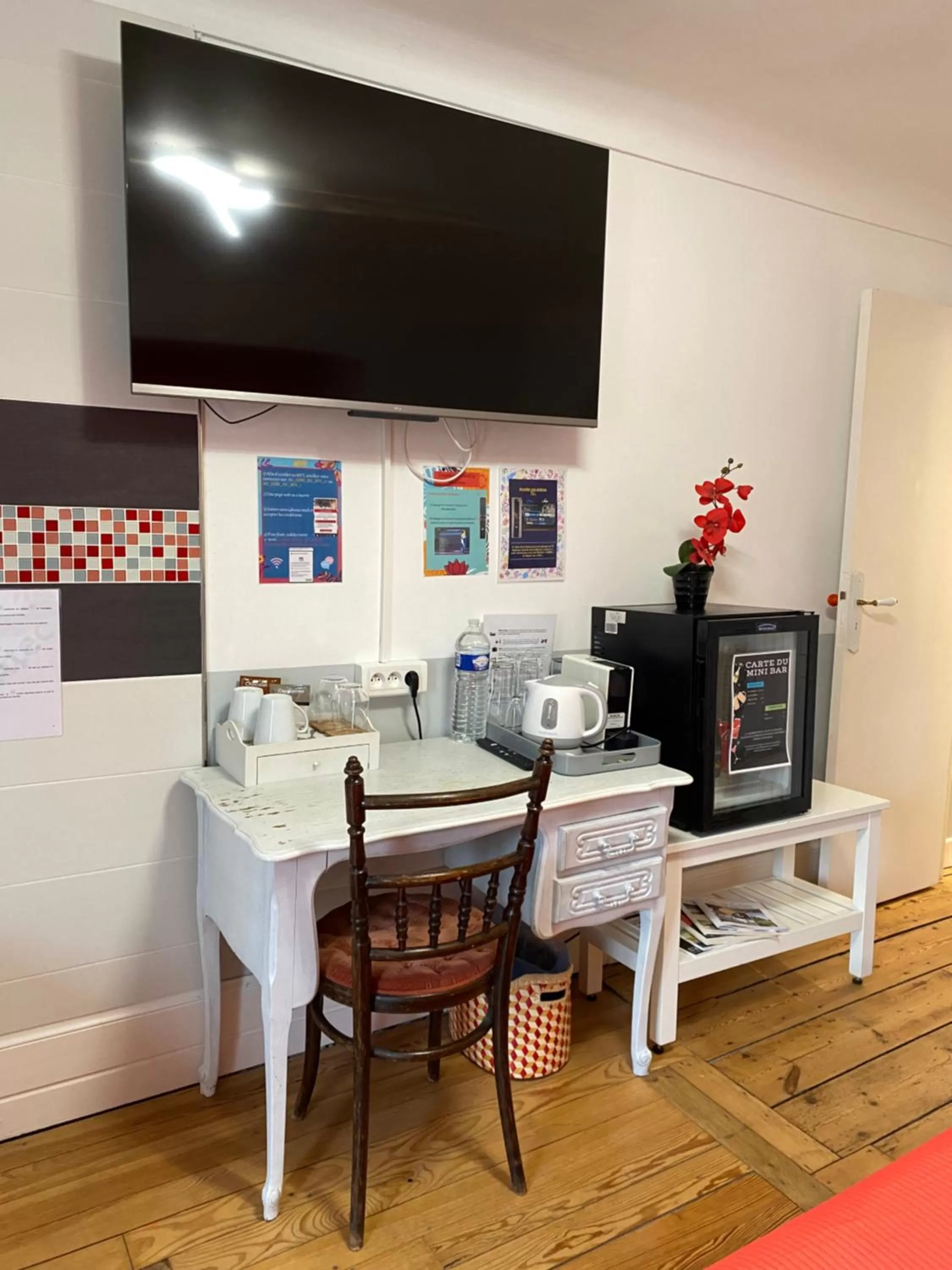 TV and multimedia in Chambres d'Hôtes Au coin du spa
