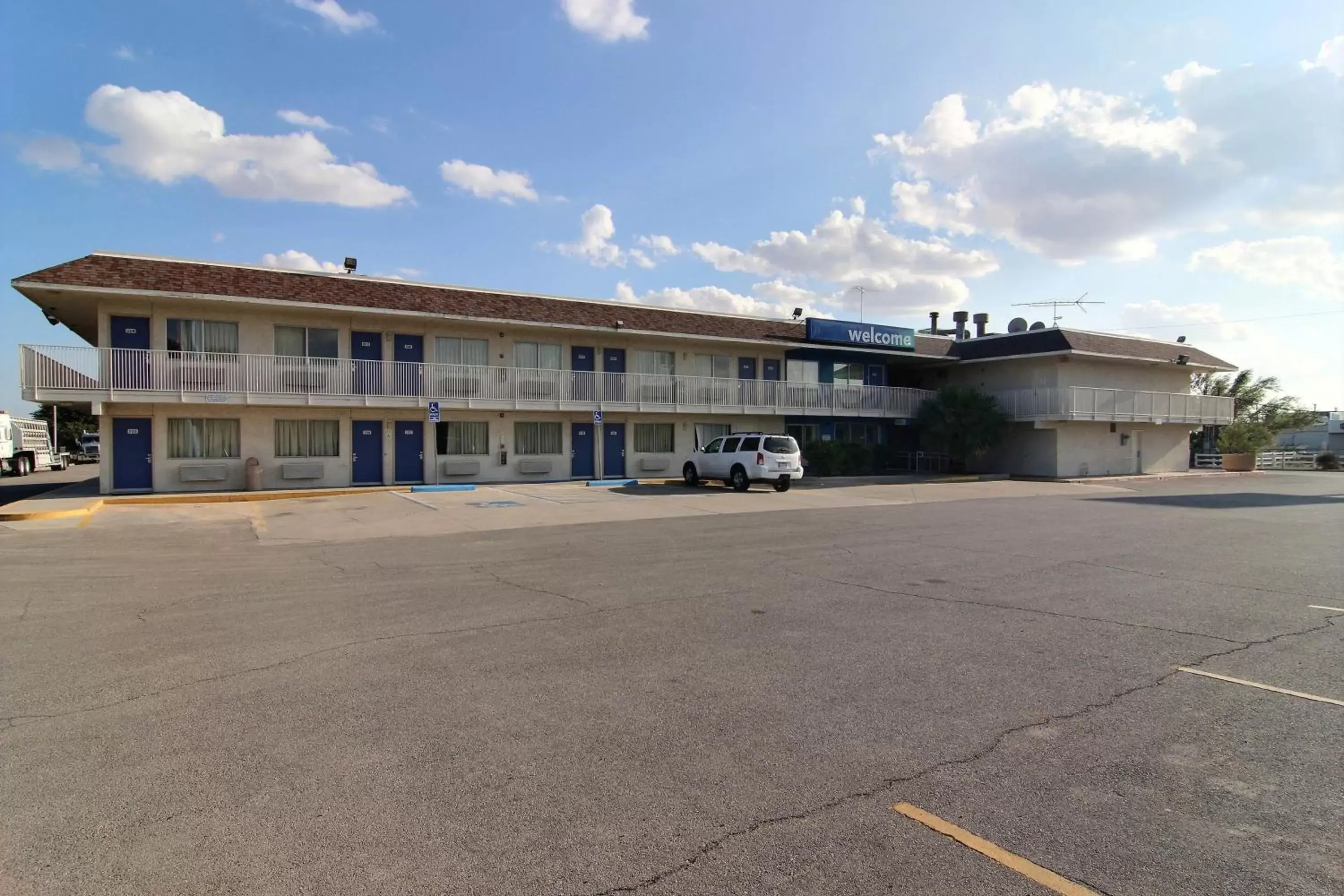 Facade/entrance, Property Building in Motel 6-Odessa, TX