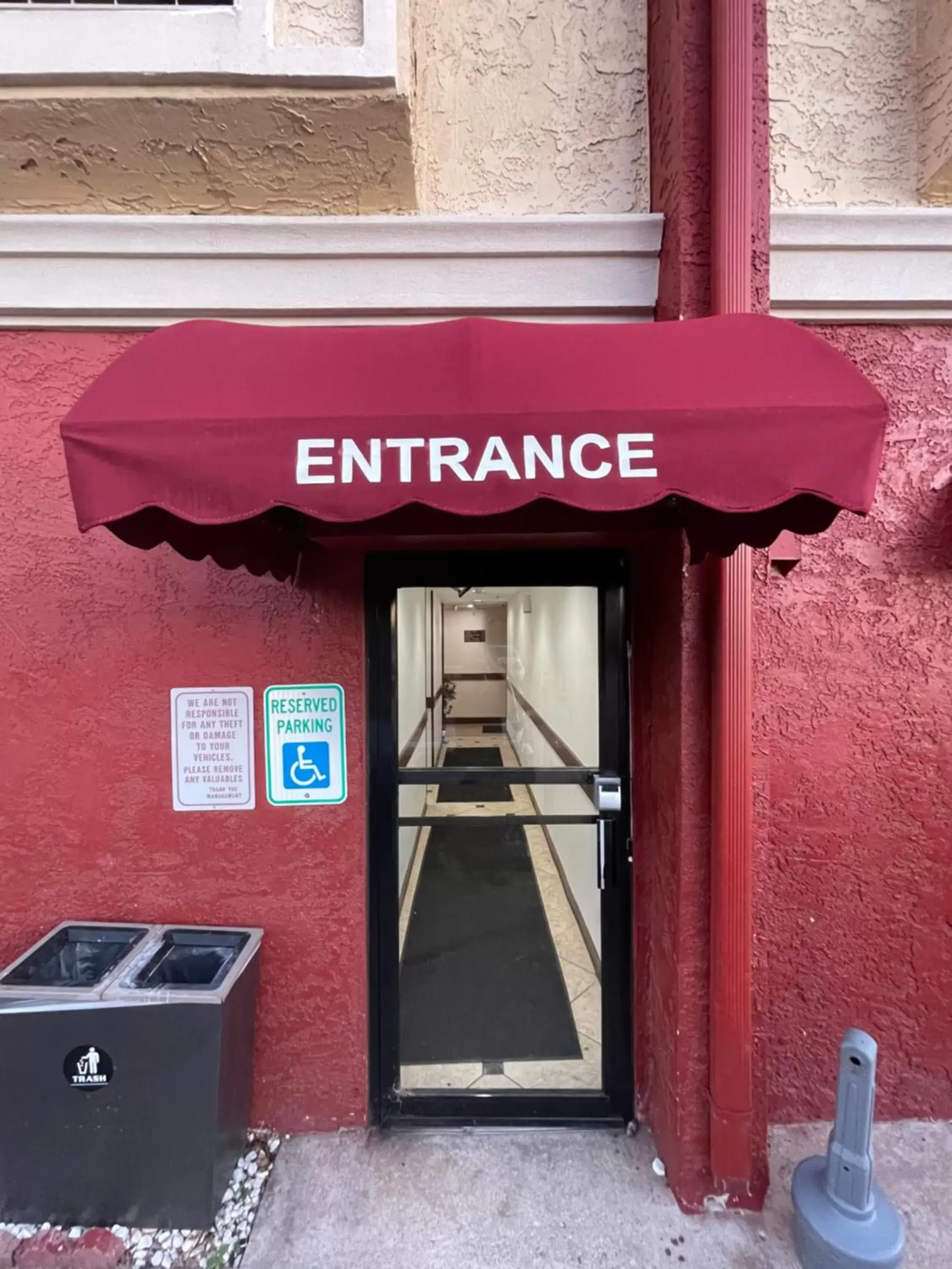 Facade/entrance in Ramada by Wyndham Oklahoma City Airport North