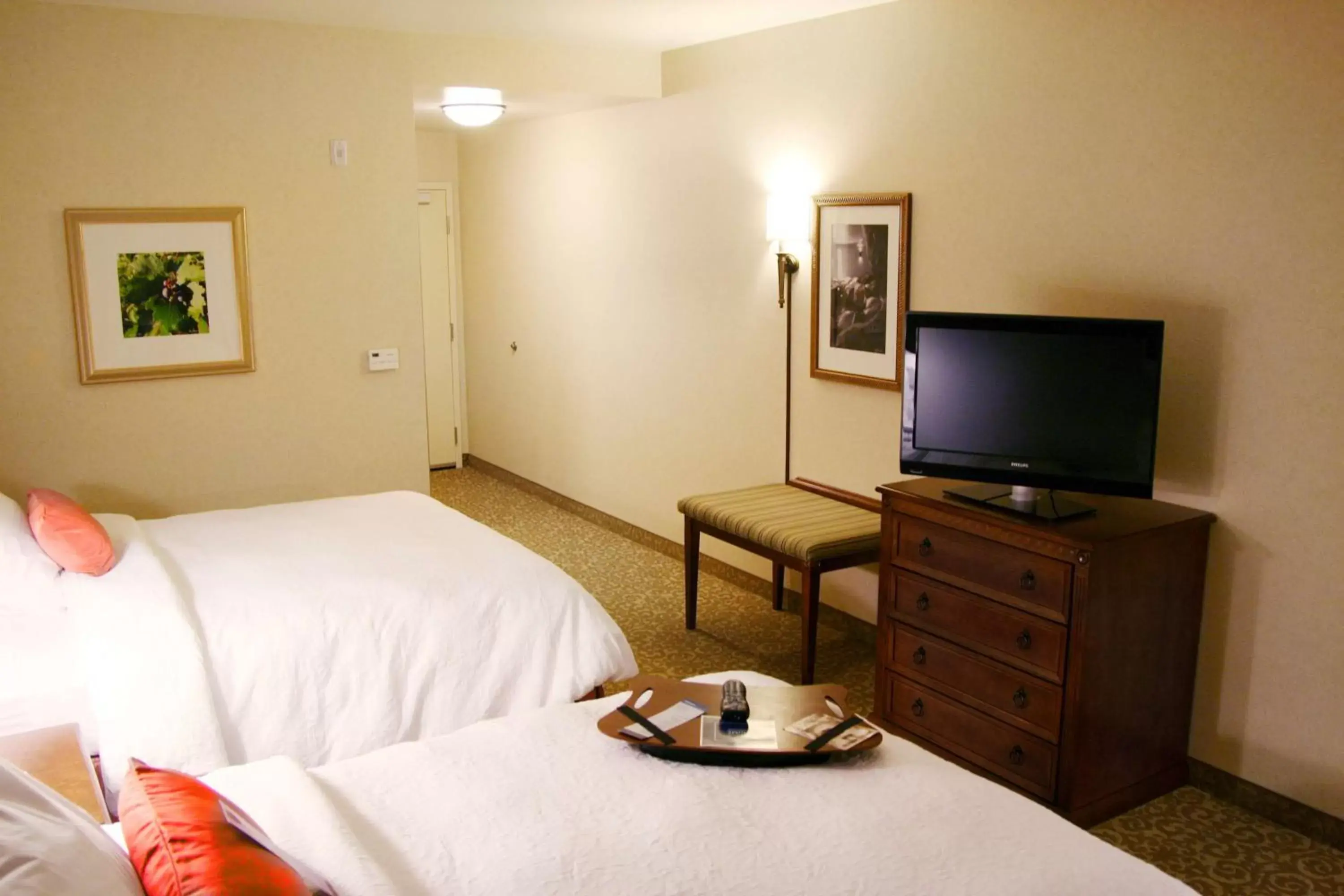 Bed in Hampton Inn & Suites Lodi