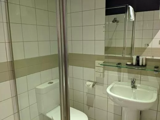 Bathroom in Tolarno Hotel