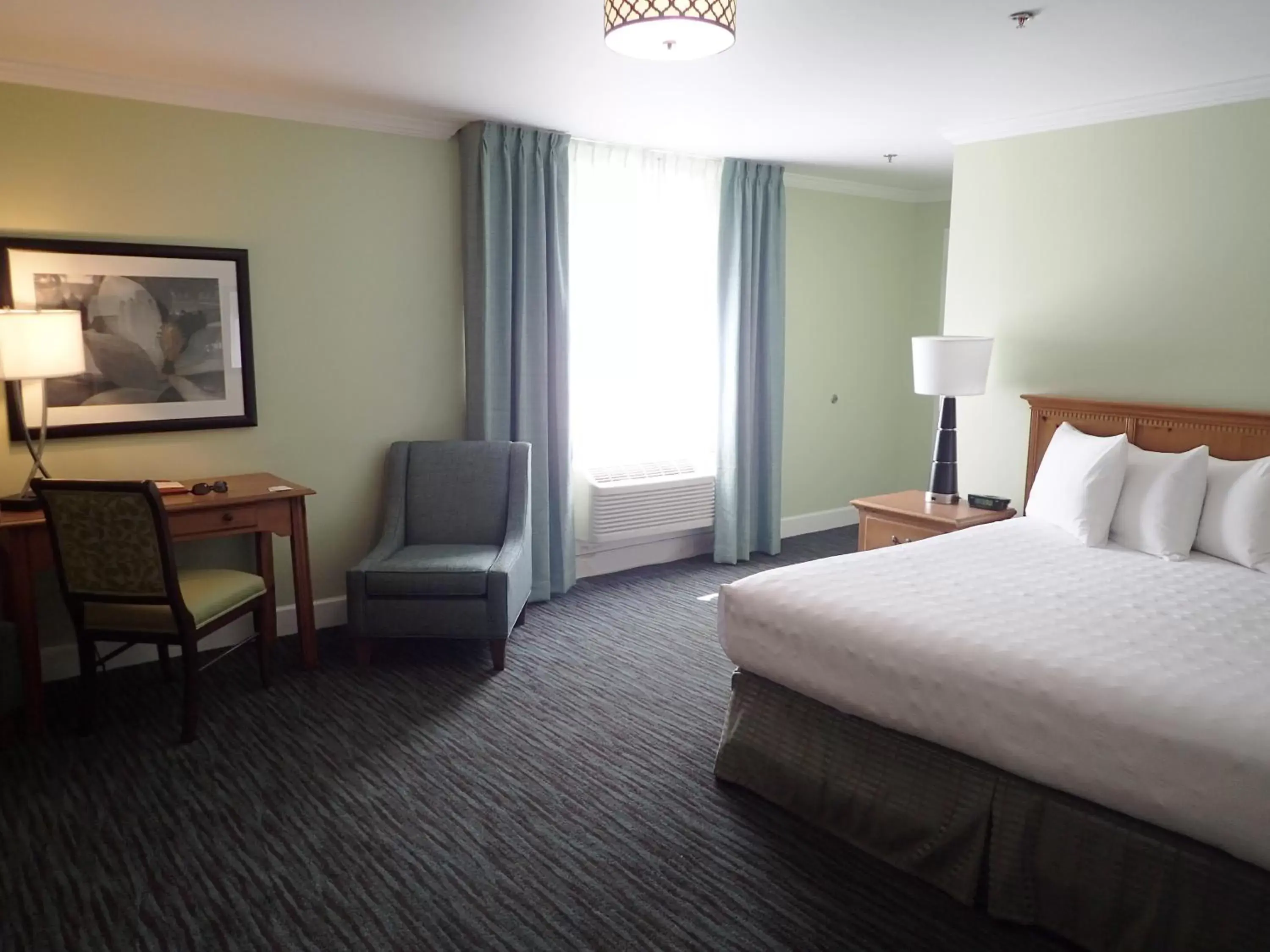 Photo of the whole room, Bed in The University Inn at Emory