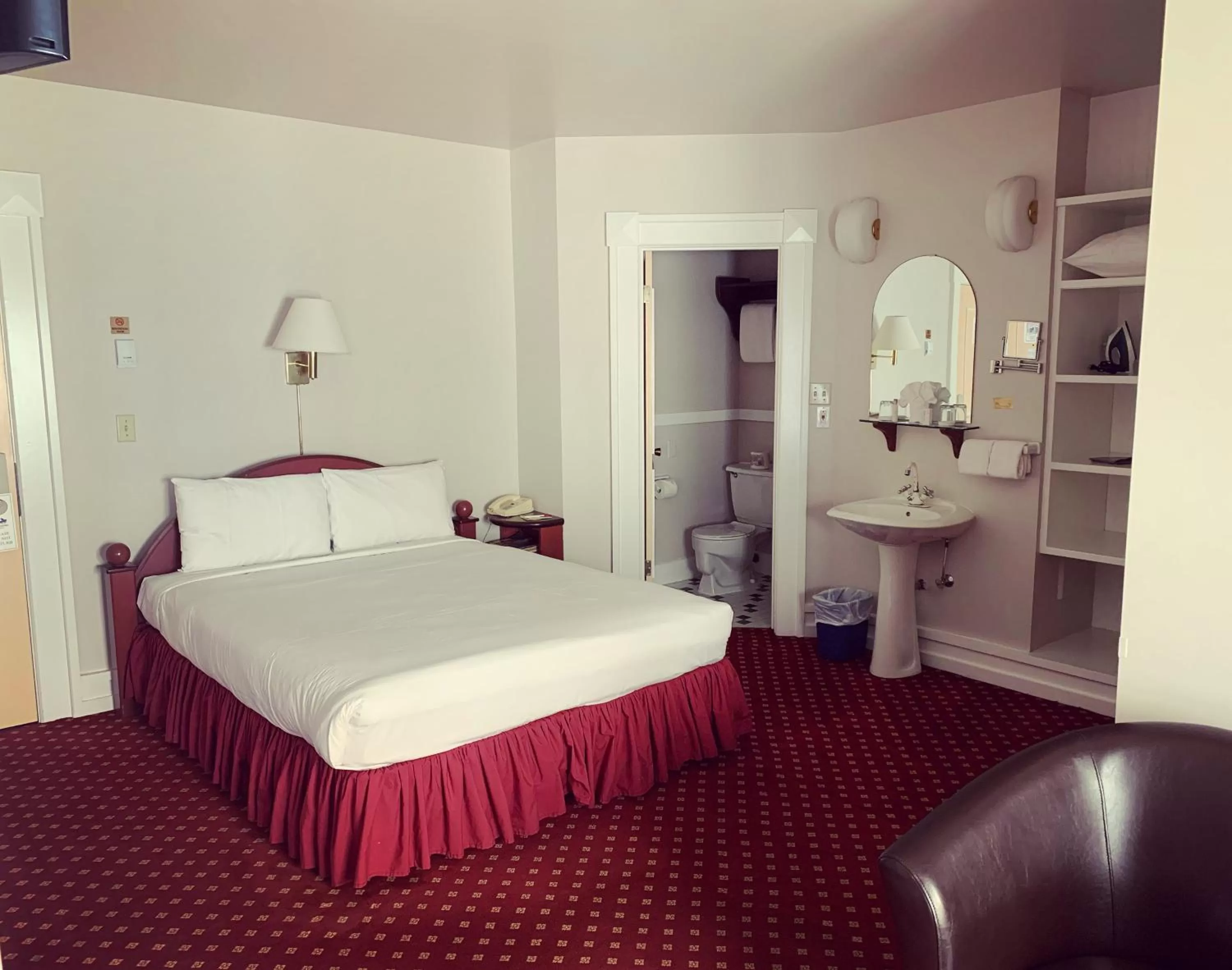 Standard Queen Room in The Bedford Regency Hotel