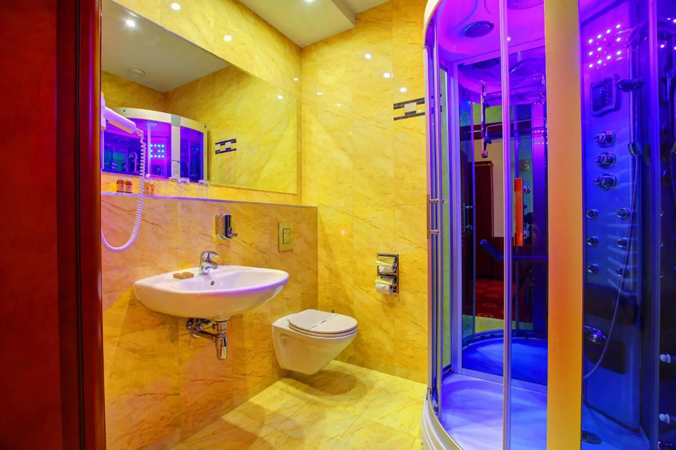 Bathroom in Hotel Holiday Park