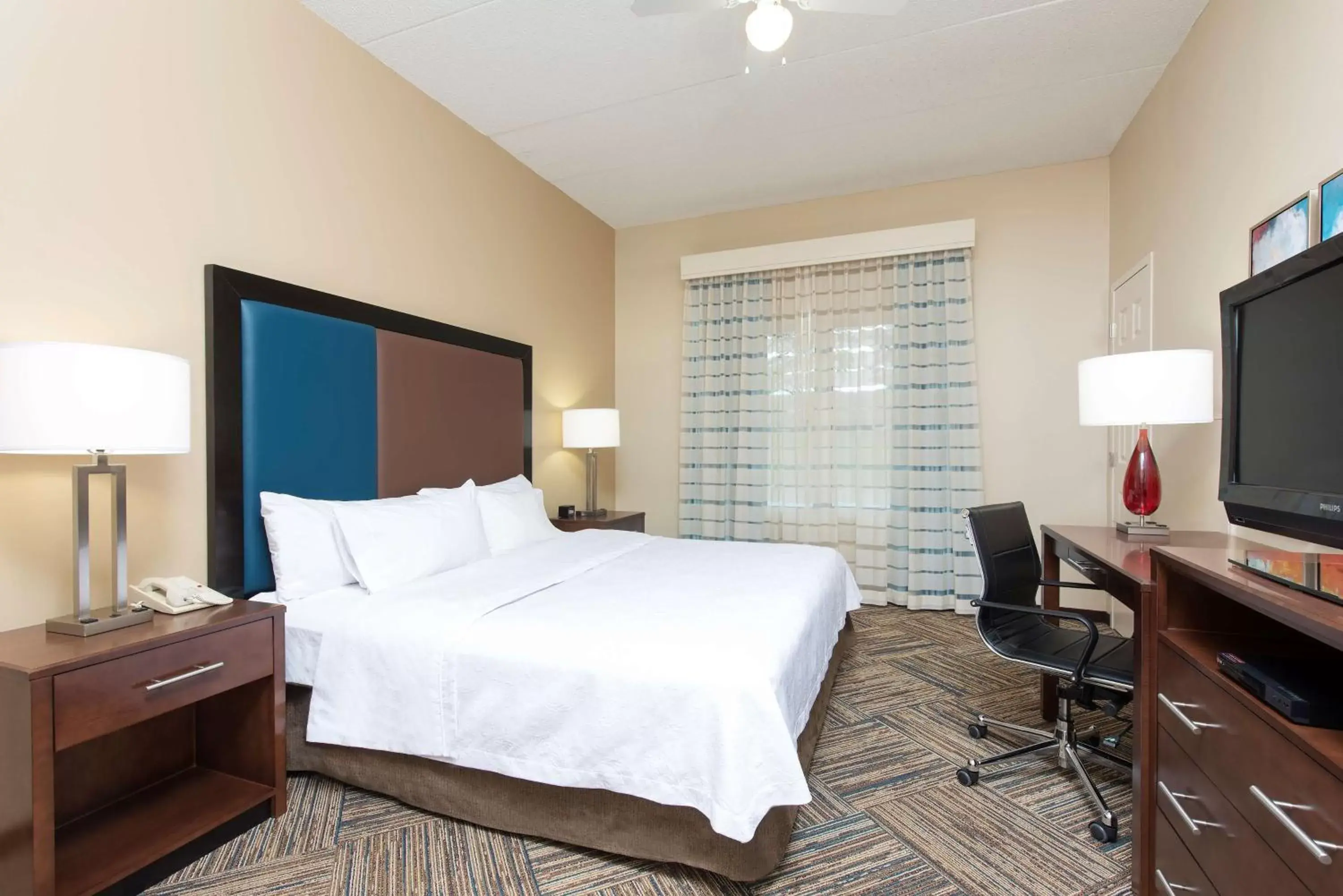 Bed in Homewood Suites Columbus - Airport