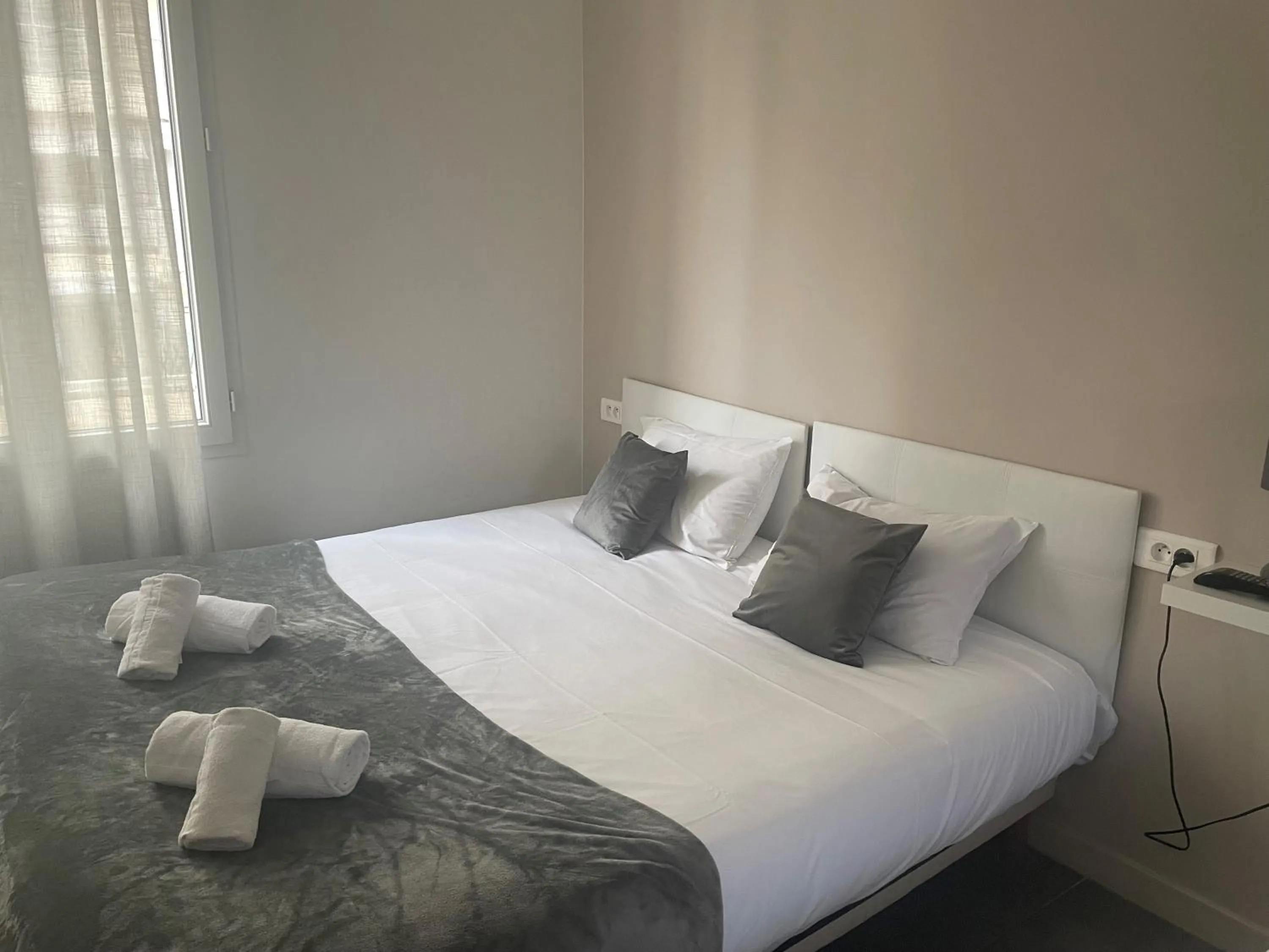 Photo of the whole room, Bed in Hôtel Anna Livia