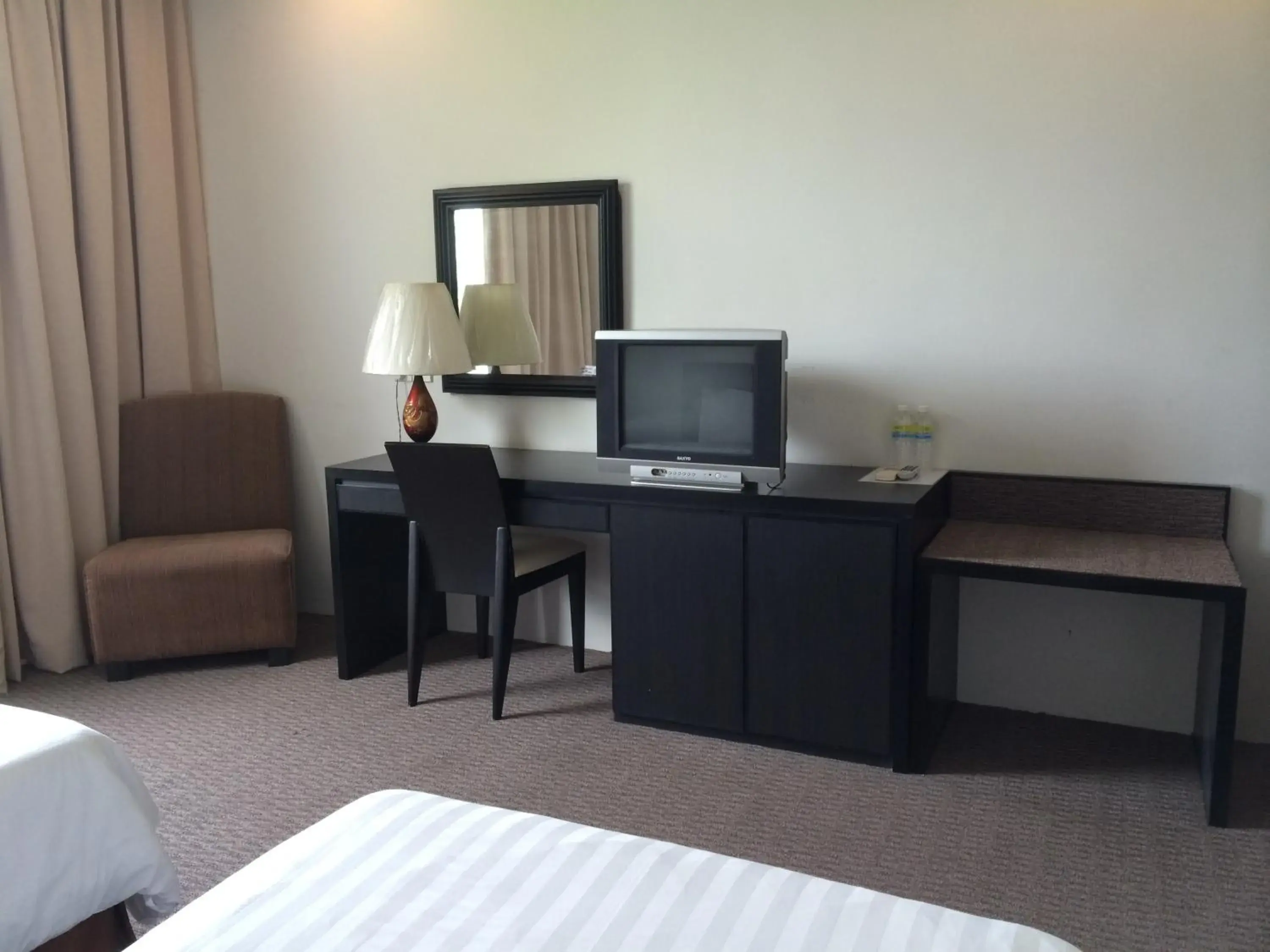 Photo of the whole room, Bed in Straits View Hotel JB Photo of the whole room, Bed in Straits View Hotel JB