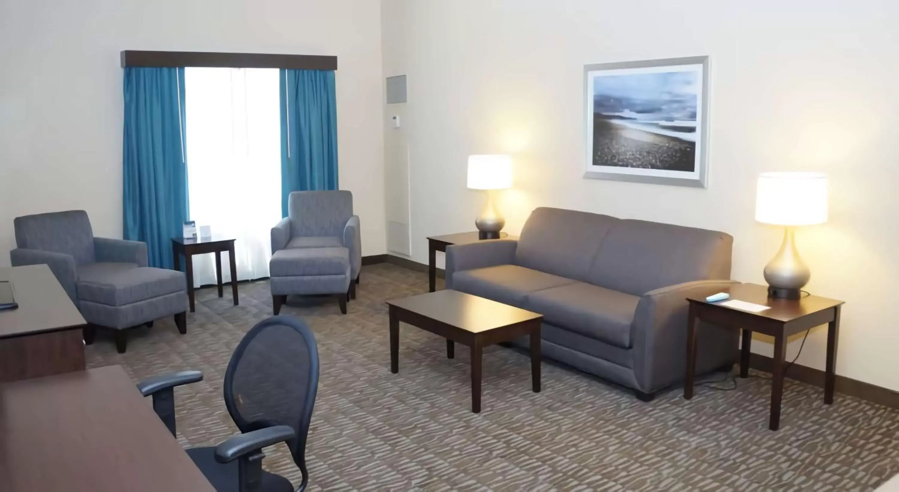 Photo of the whole room, Seating Area in Best Western Naples Plaza Hotel