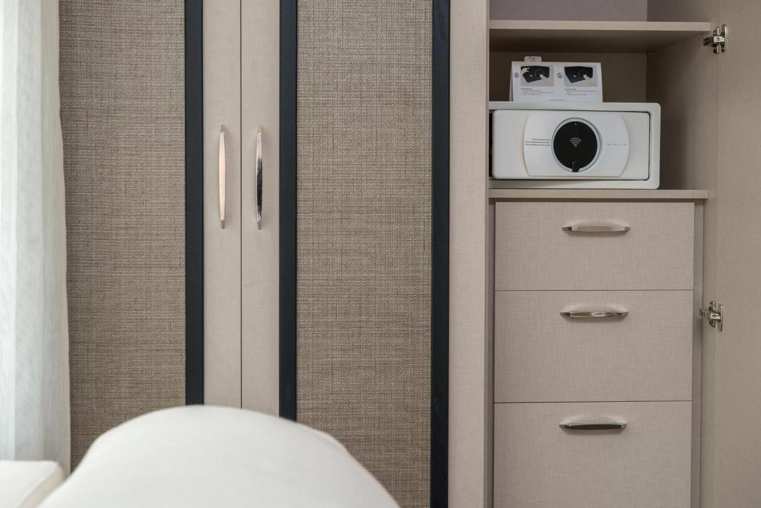 Bedroom, Bed in The Marlin Hotel