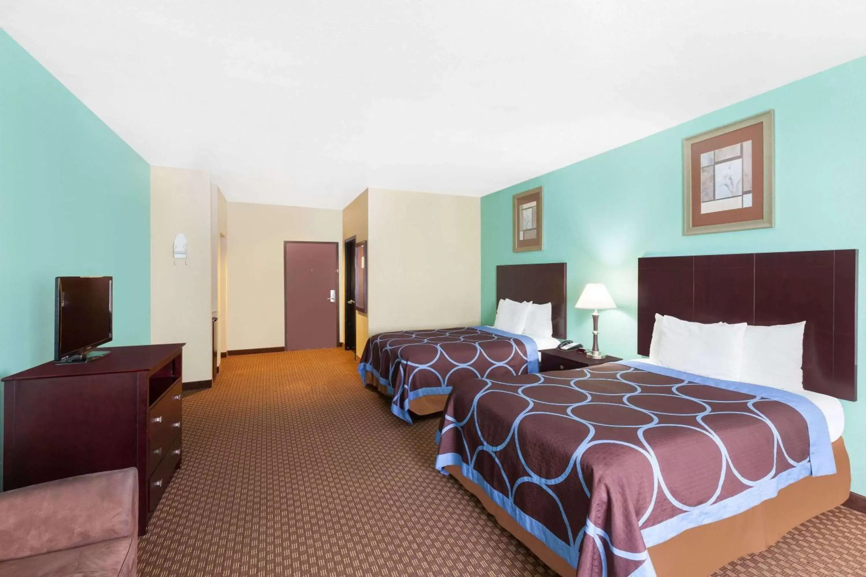 Photo of the whole room, Bed in Days Inn by Wyndham Kemah