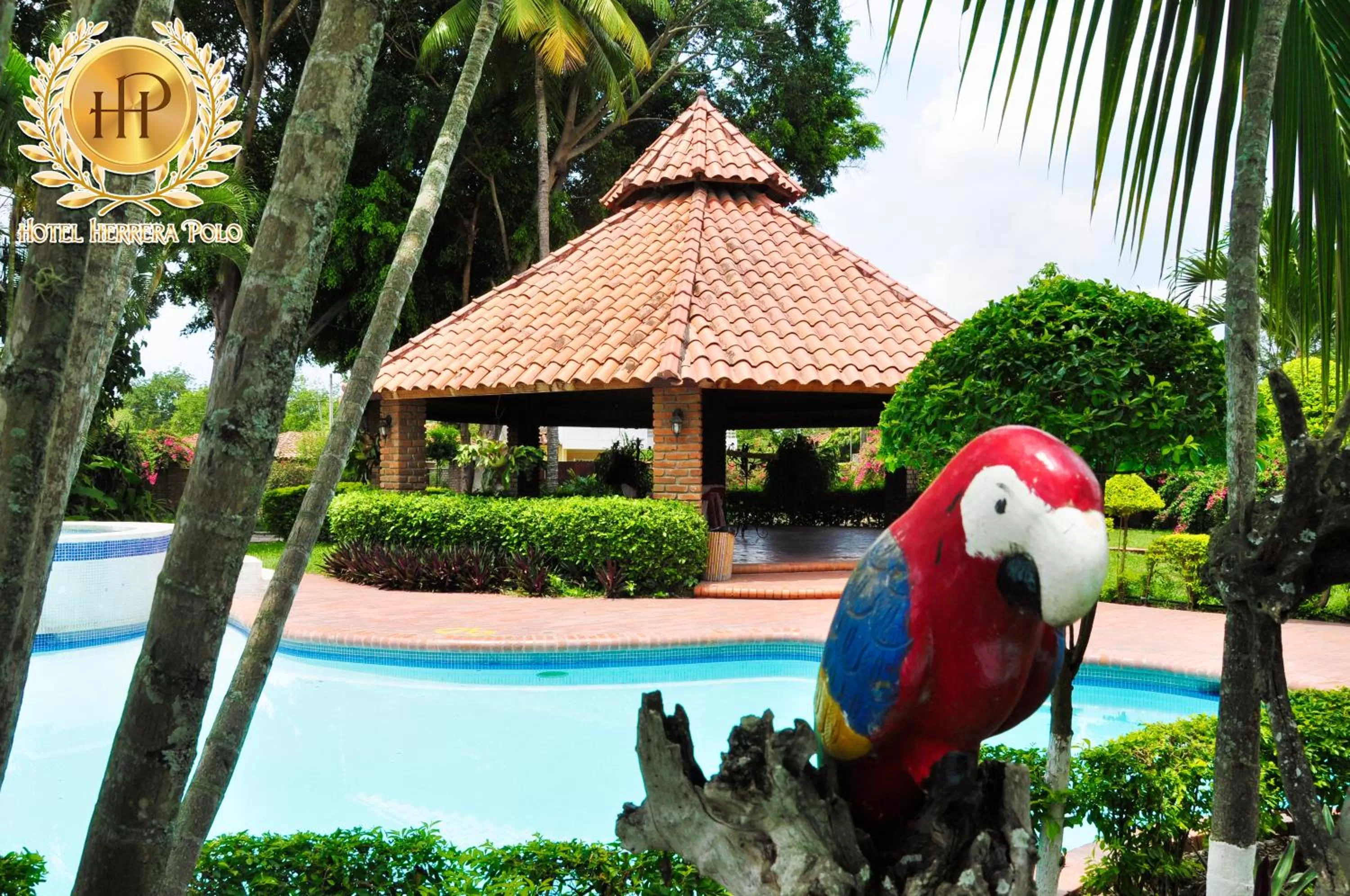 Shower, Swimming Pool in Hotel Herrera Polo