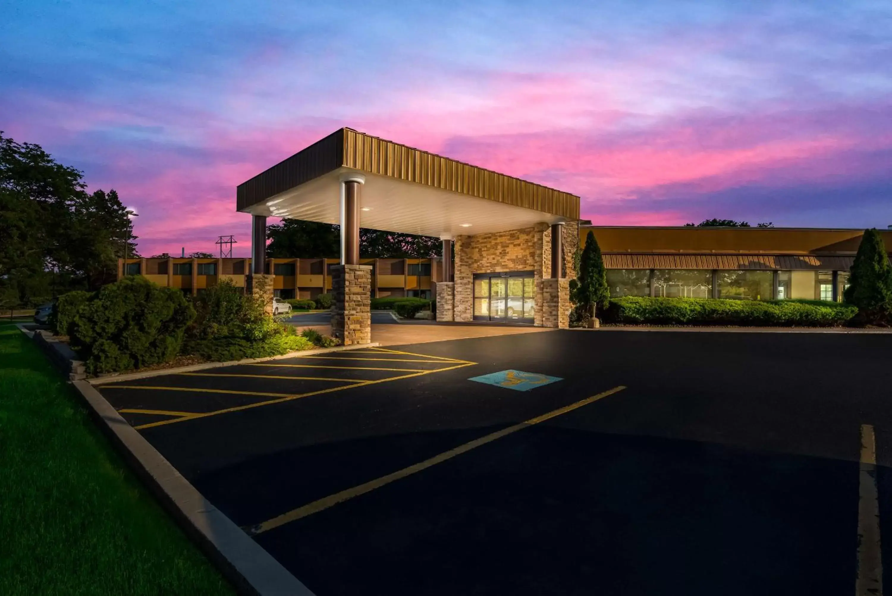 Property Building in Best Western Prairie Inn & Conference Center