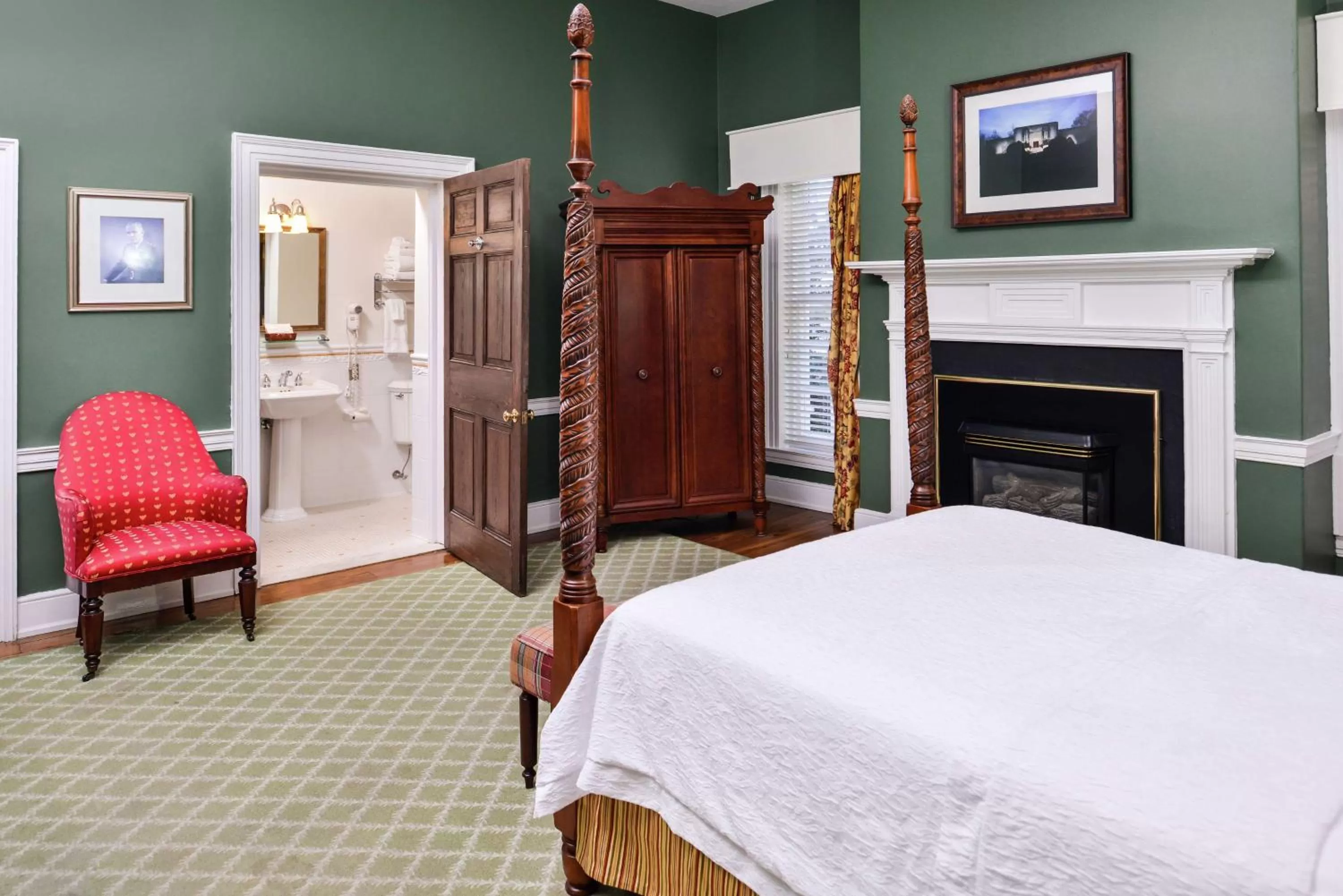 Bed in Hampton Inn Lexington Historic Area