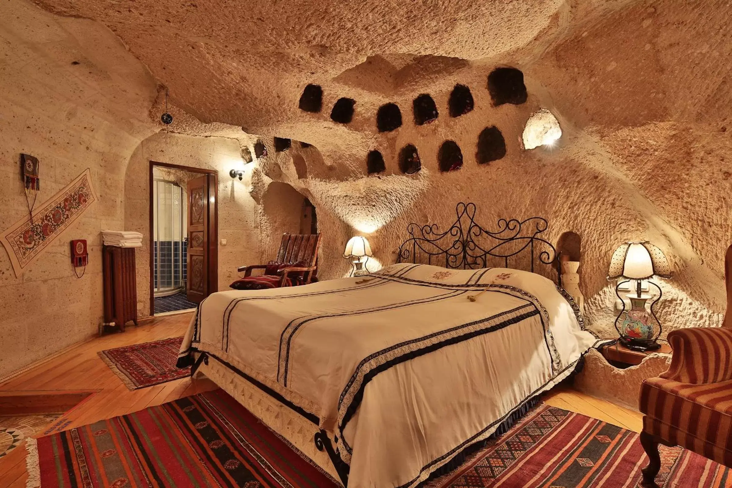 Photo of the whole room, Bed in Cappadocia Cave Suites