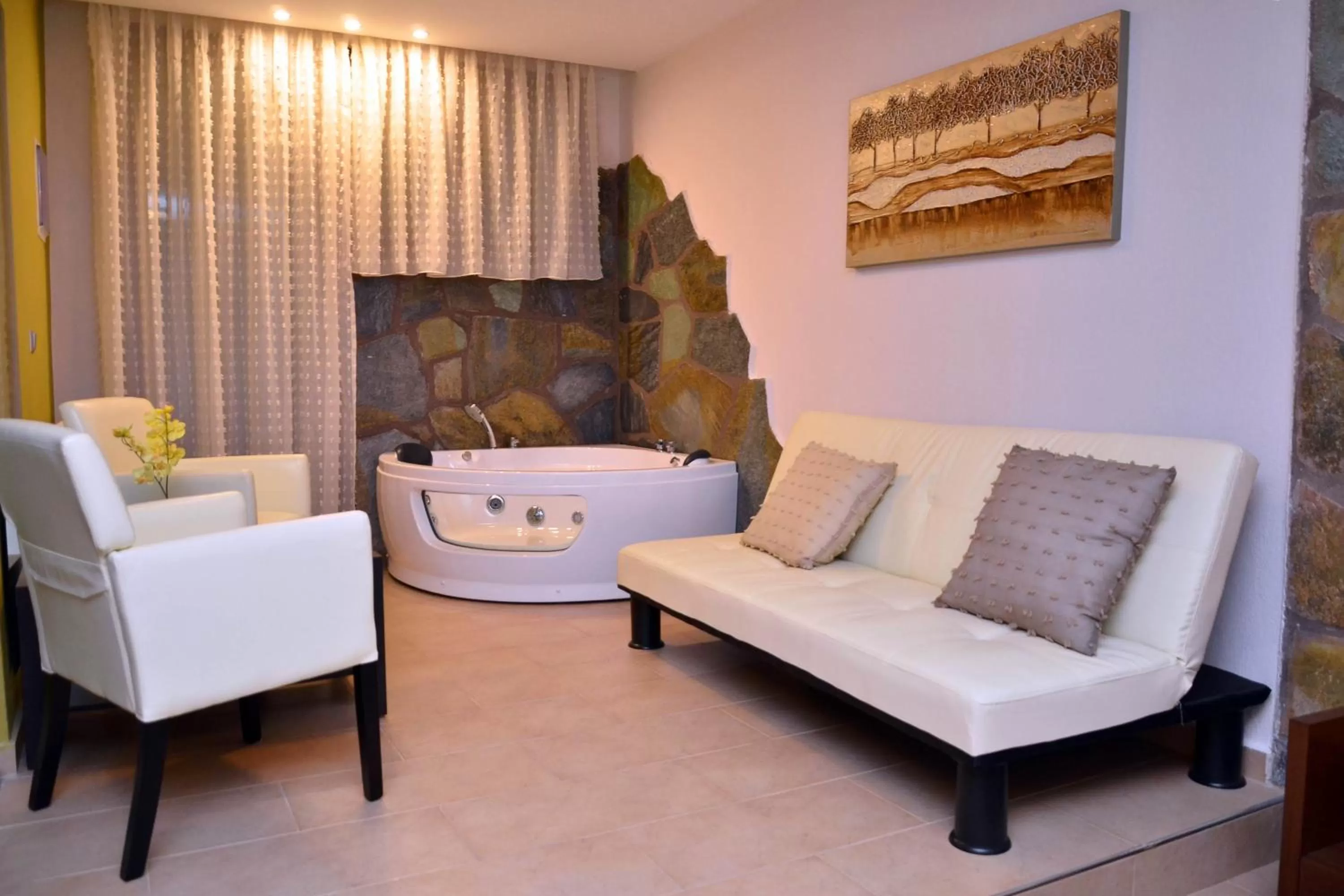 Hot Tub in Hotel Konaki