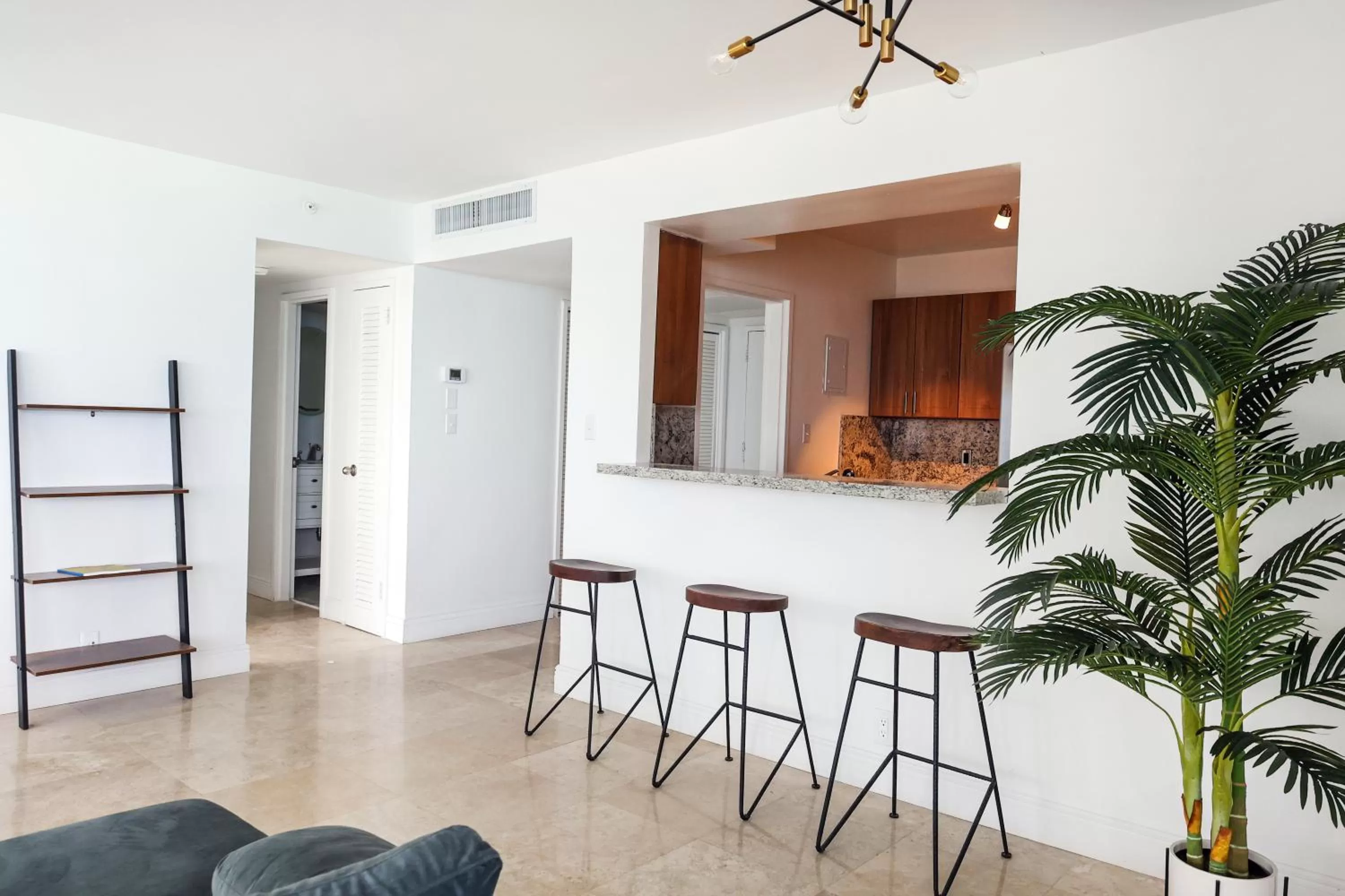 Dining area in Seacoast Suites on Miami Beach