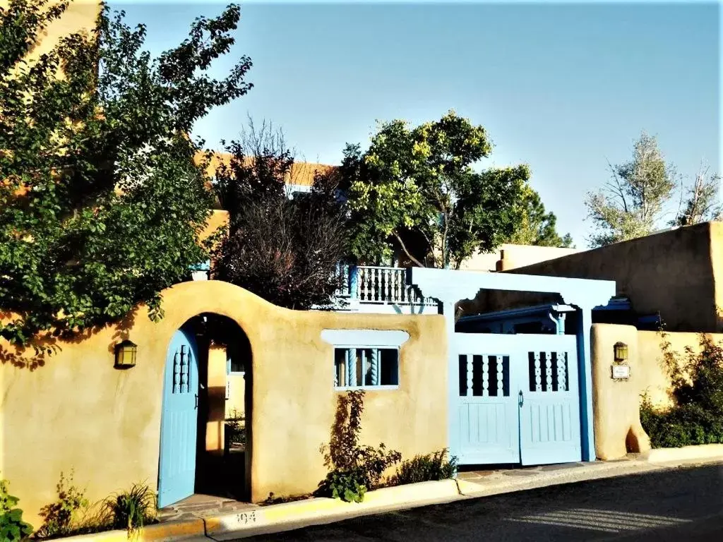 Property Building in Casa Benavides Inn