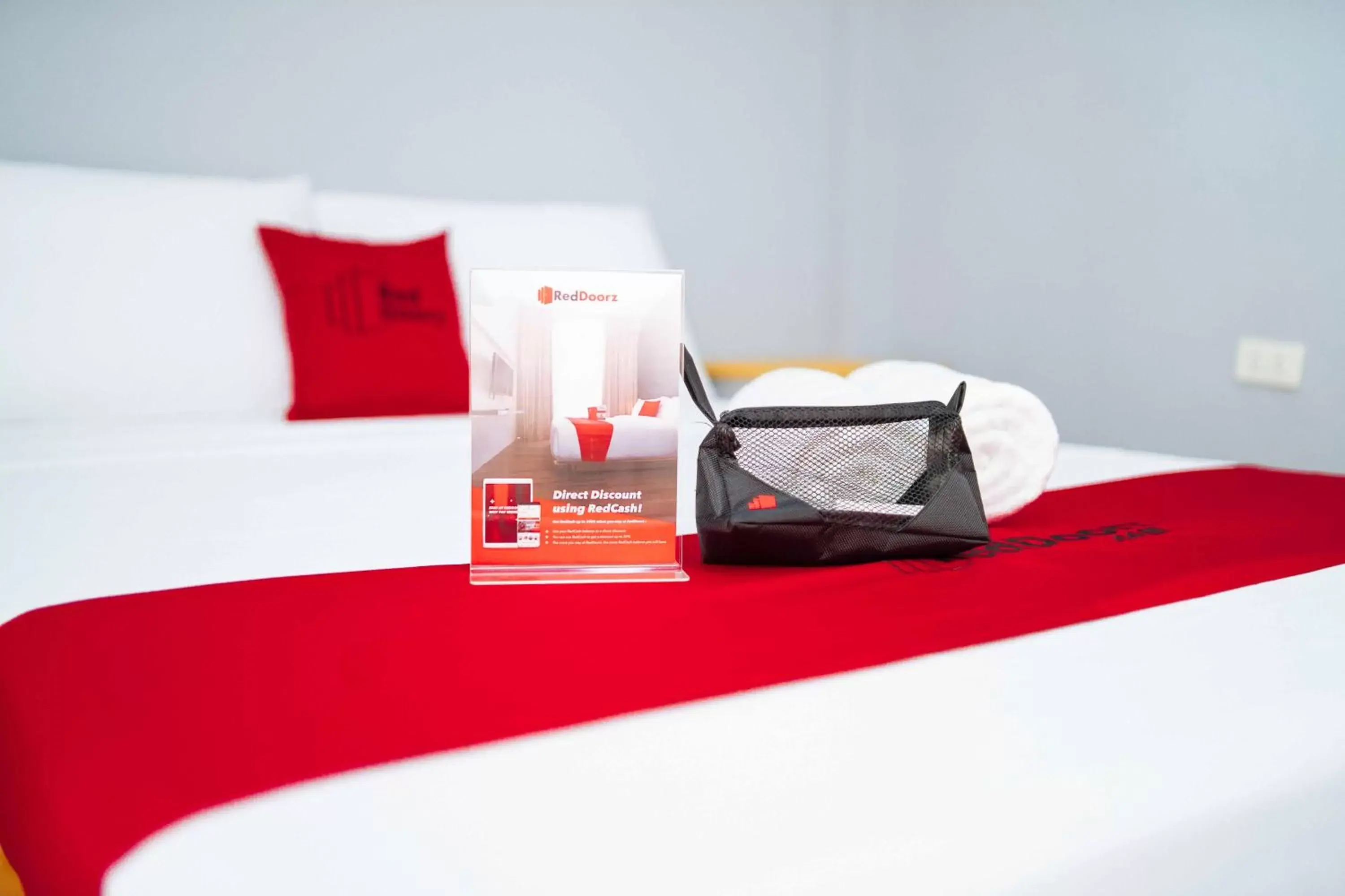 Bedroom, Bed in RedDoorz Plus @ Casa Lucia Sindalan San Fernando City Pampanga Bedroom, Bed in RedDoorz Plus @ Casa Lucia Sindalan San Fernando City Pampanga