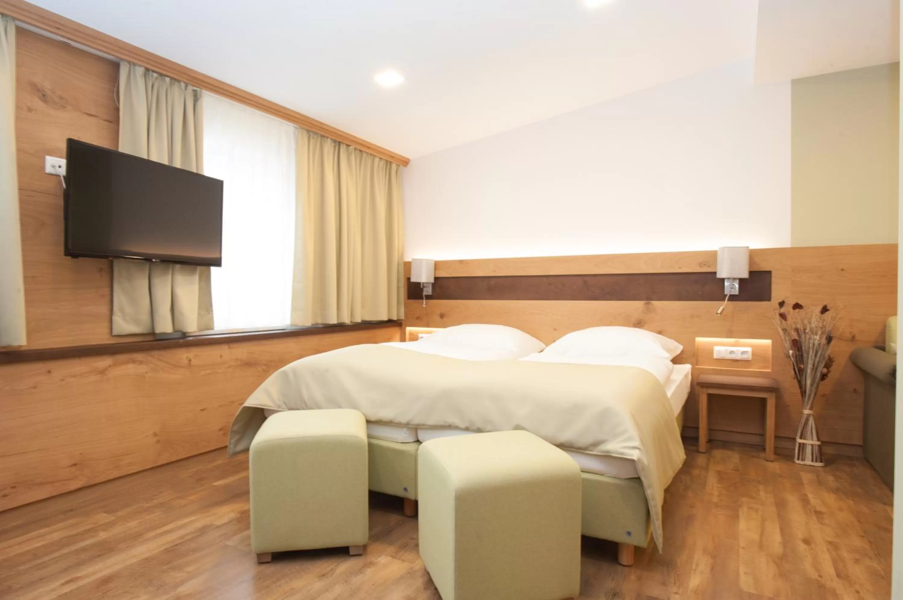 Day, Bed in Hotel zur Post