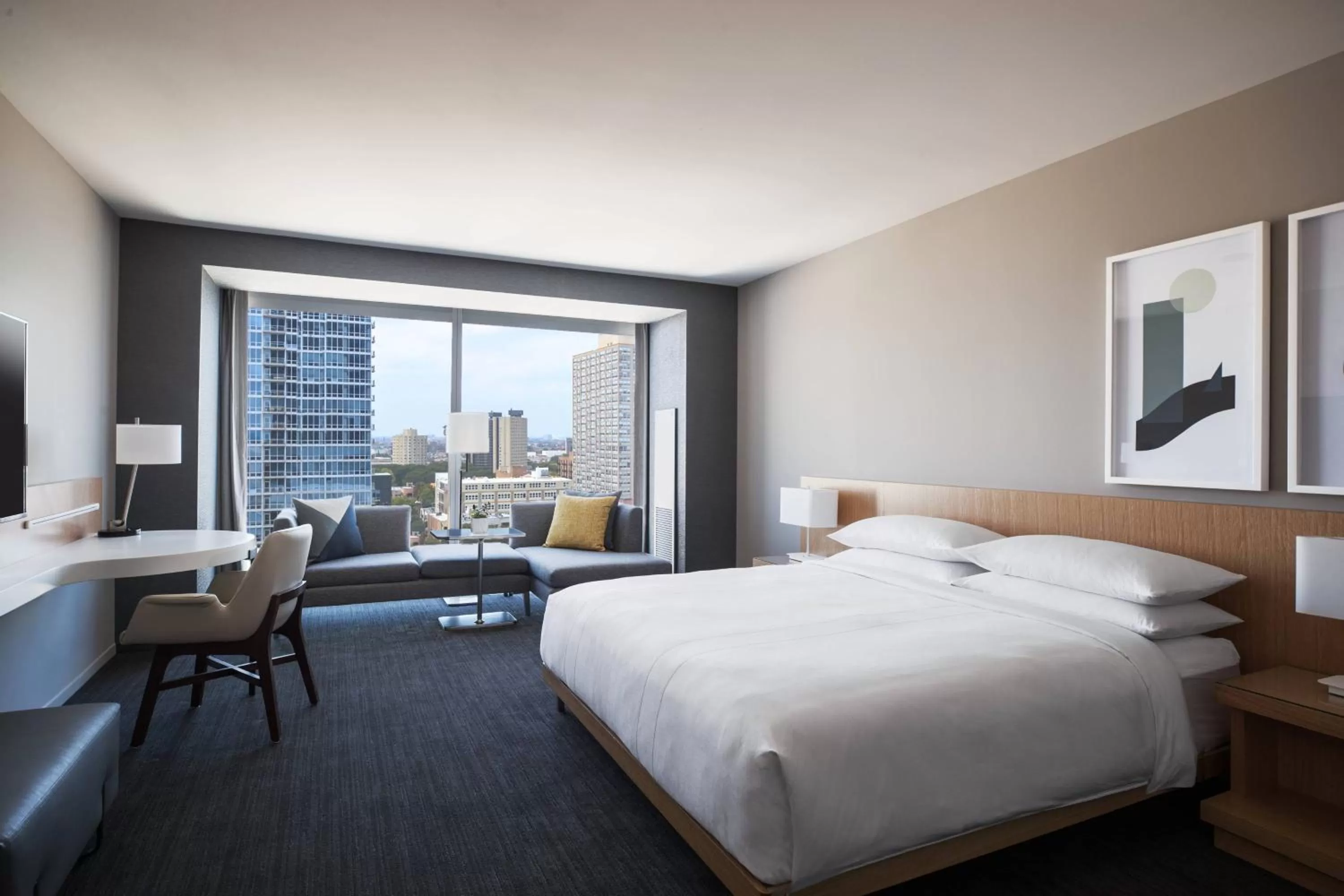 Photo of the whole room, Bed in Marriott Marquis Chicago