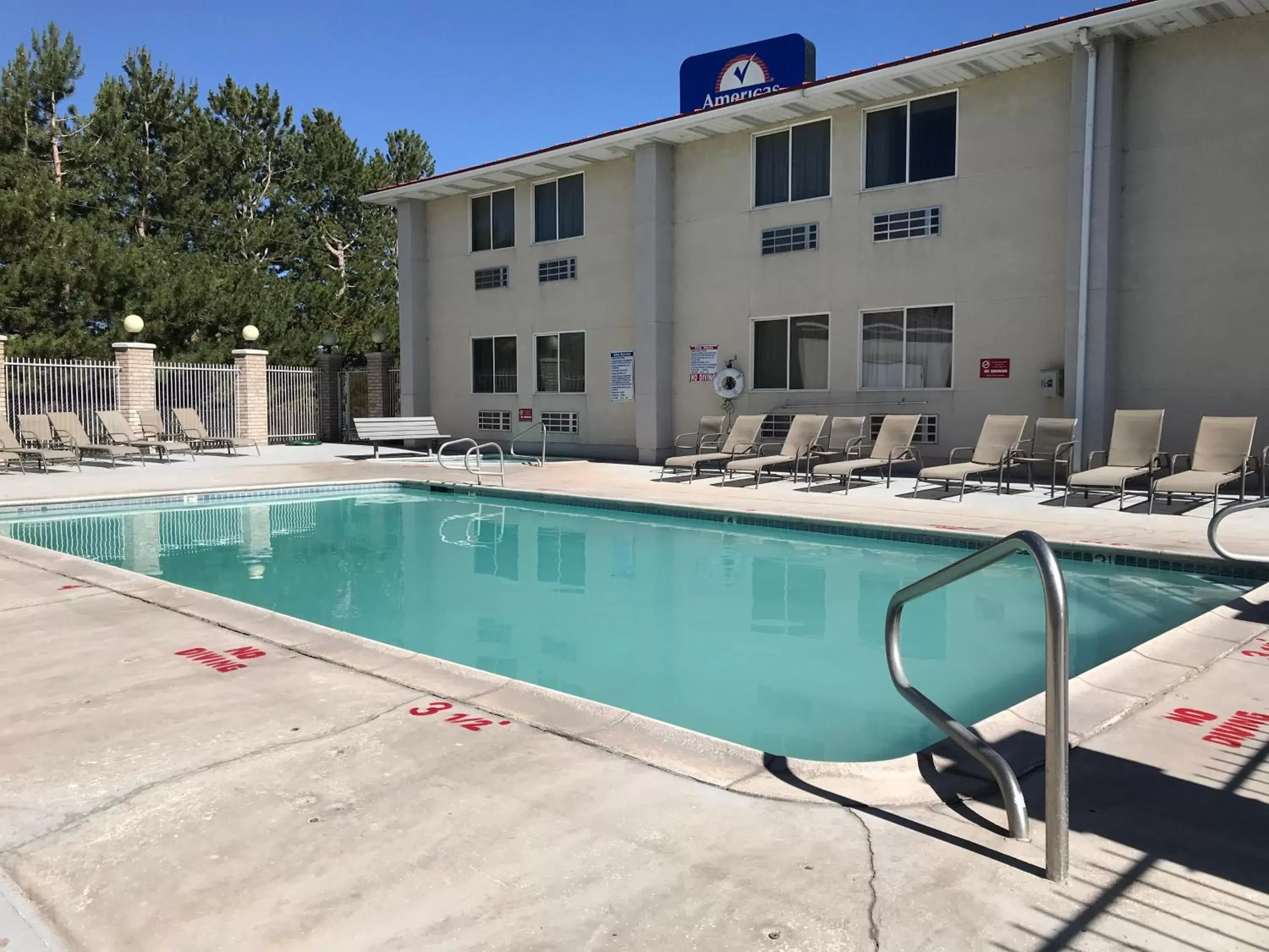 Swimming Pool in Americas Best Value Inn Cedar City