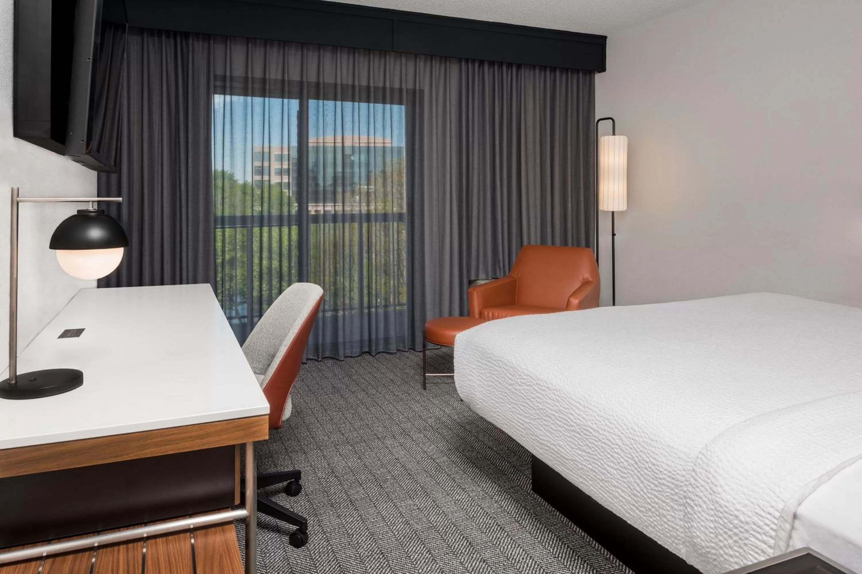 Photo of the whole room, Bed in Courtyard by Marriott Charlotte Ballantyne